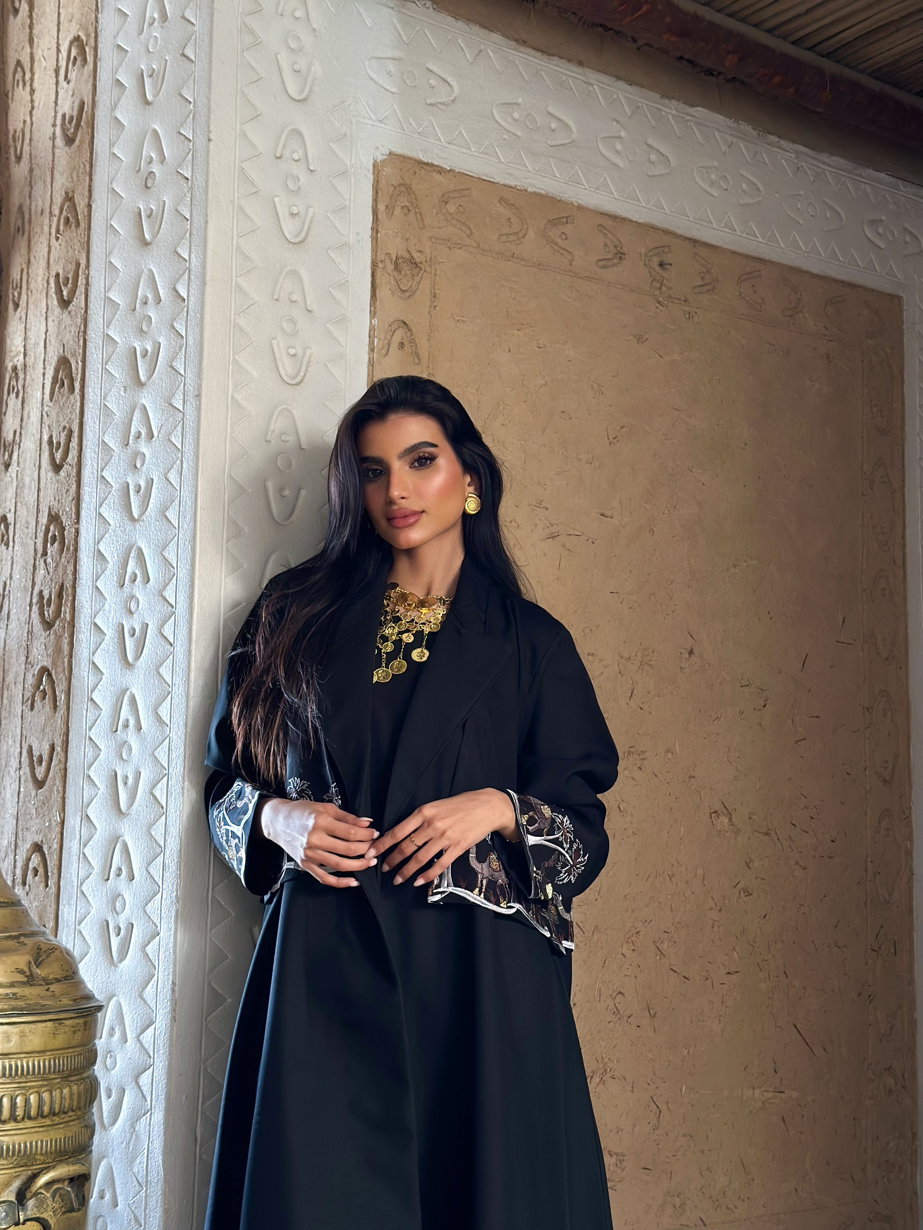 MW645 - Light Crepe Standing with Jacquard Half-Cloche