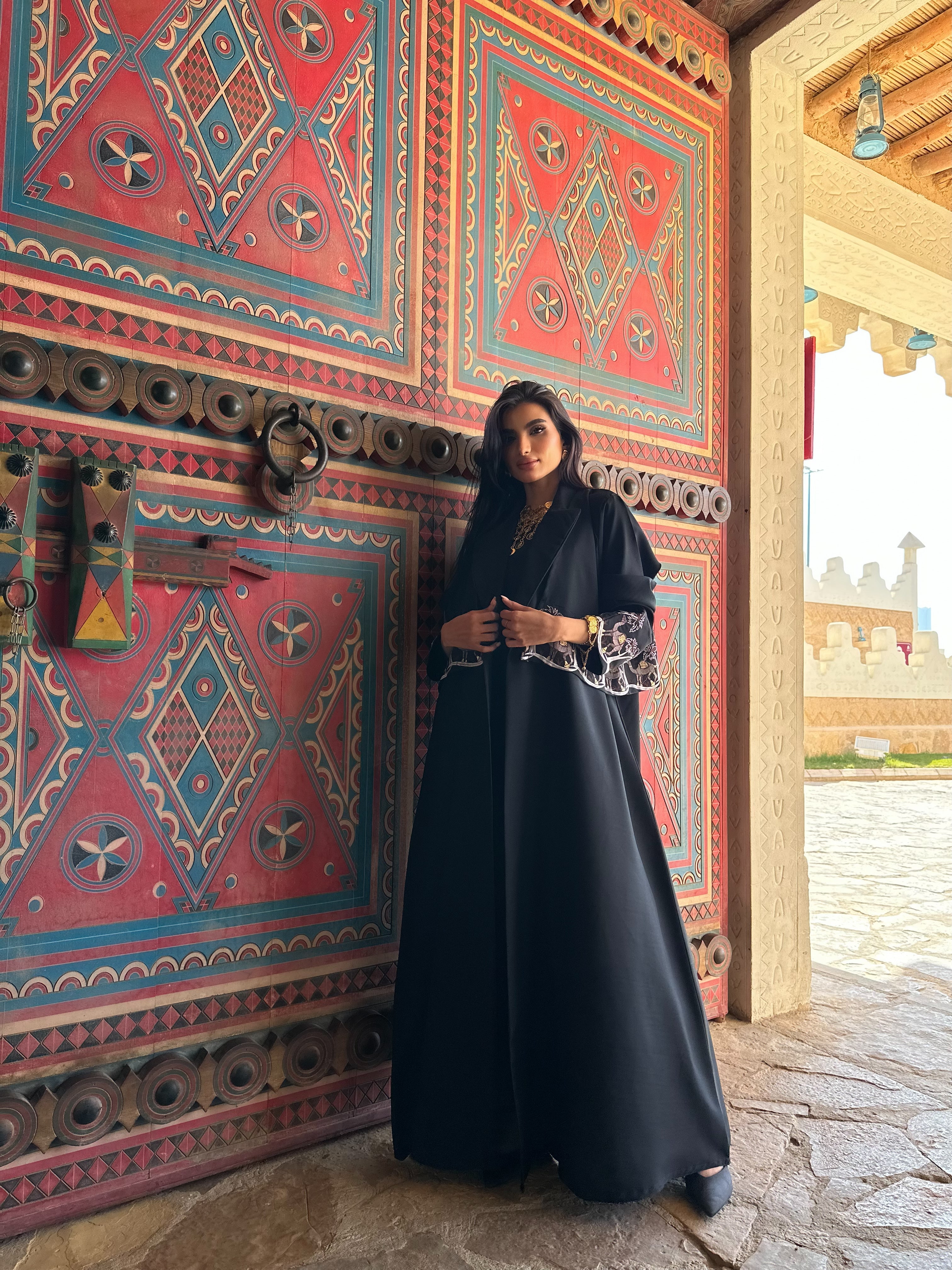 MW645 - Light Crepe Standing with Jacquard Half-Cloche