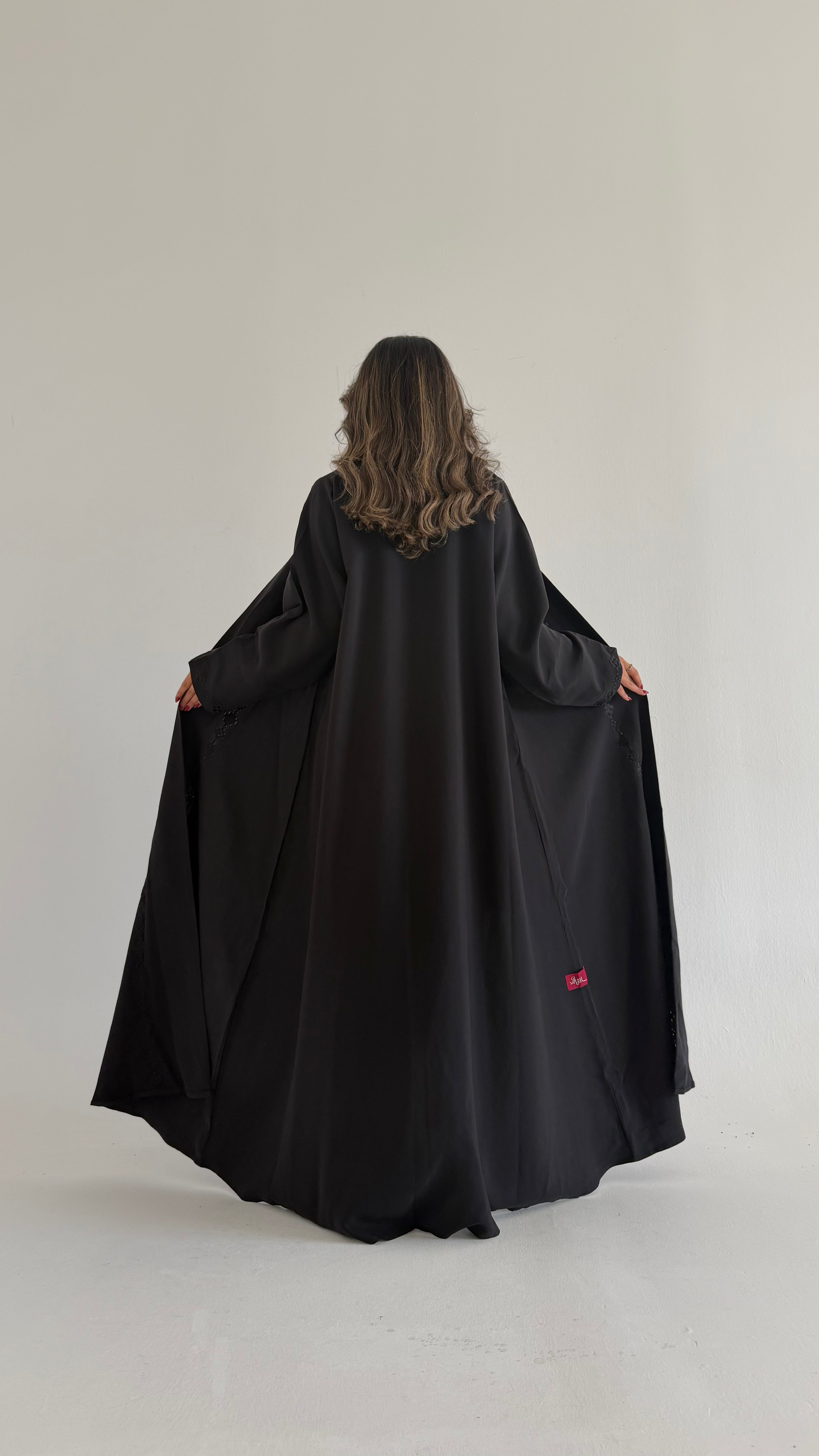 MWT656 - عباية تطريز كريب رصاصي