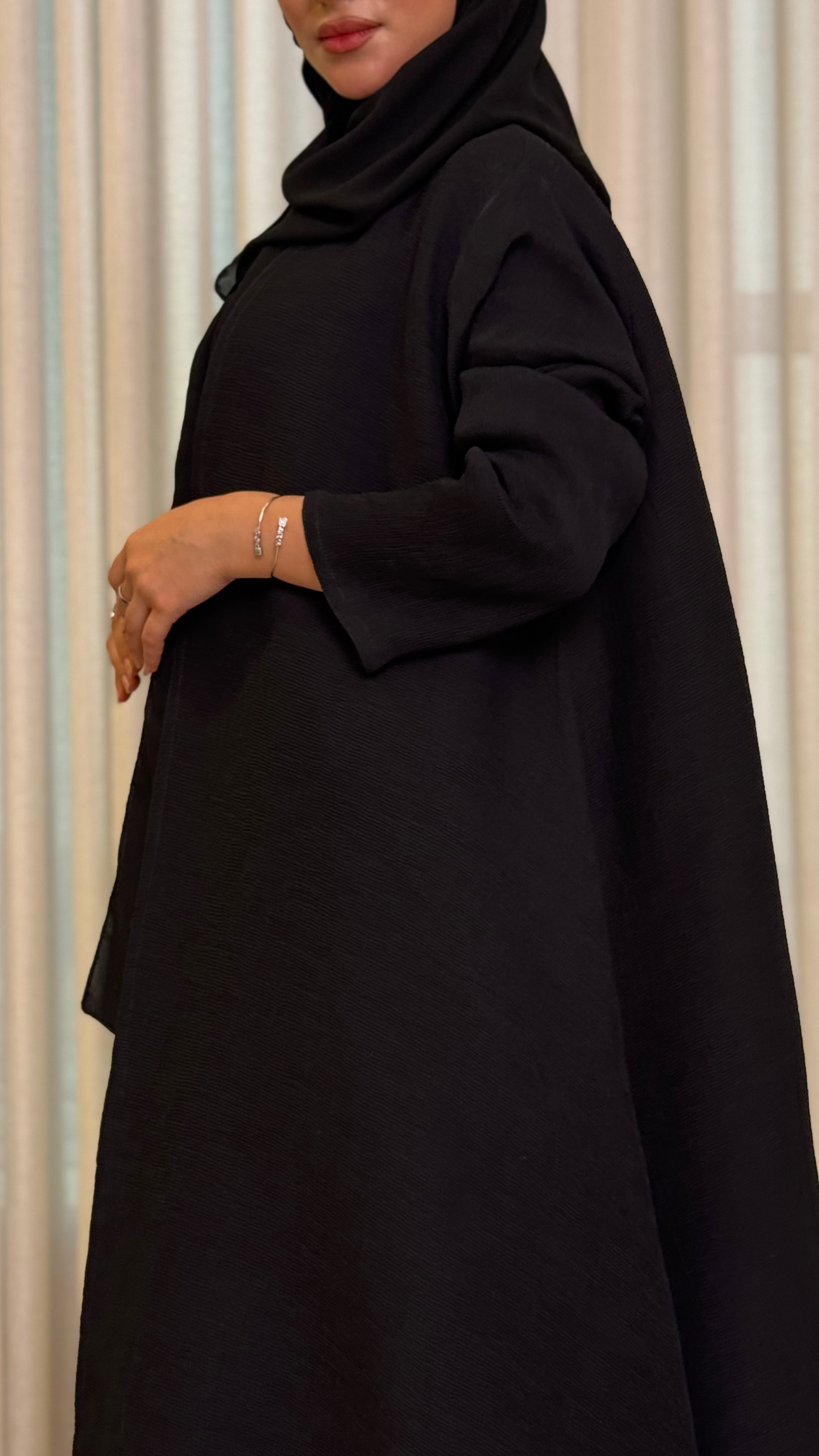MW1554 - Summer Black | عباية صيفية بلون أسود وخطوط ناعمة - Aya