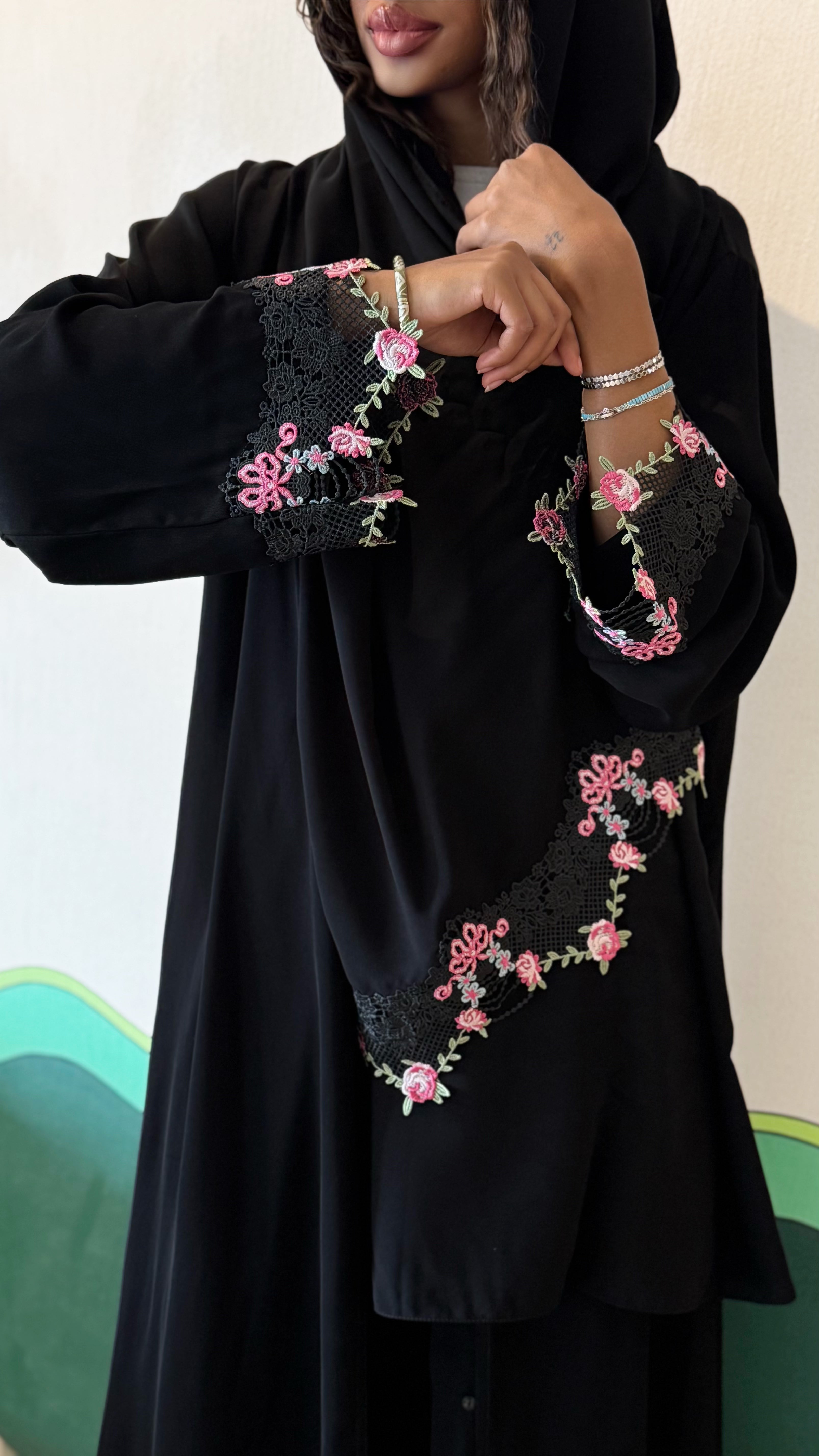 MW645 - Light Crepe Standing with Jacquard Half-Cloche