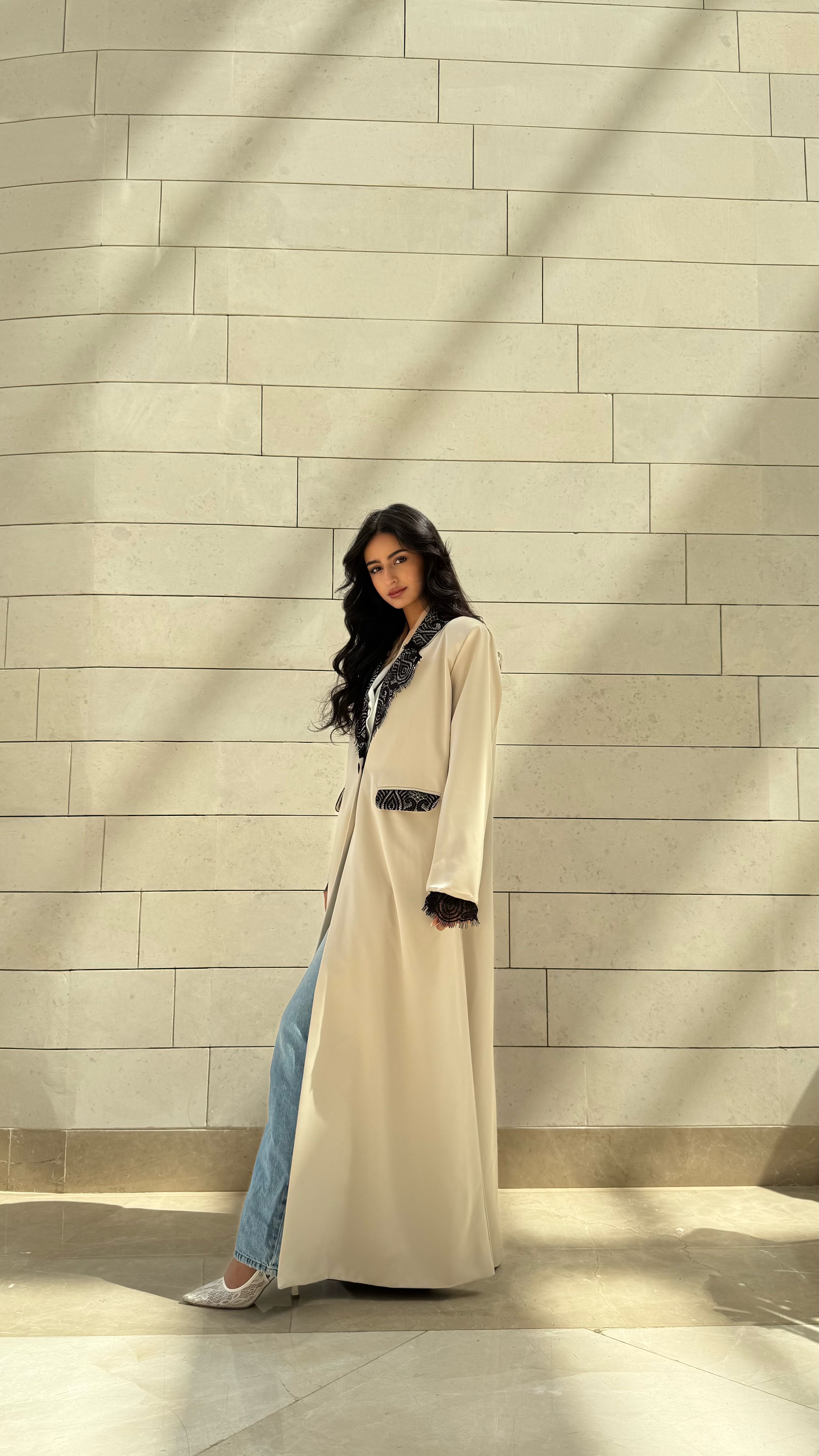 MW645 - Light Crepe Standing with Jacquard Half-Cloche