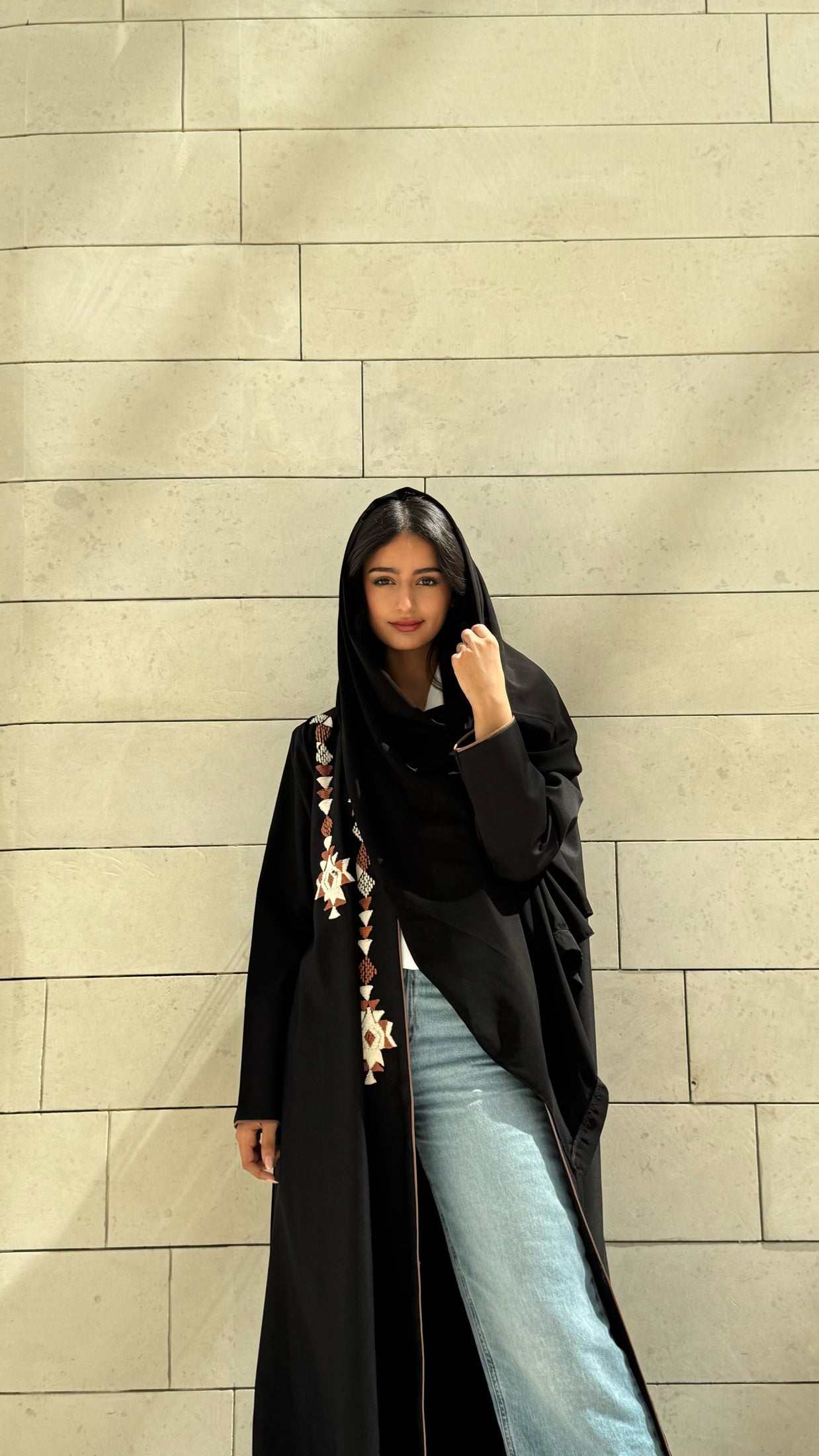 MWT378 - عباية اسود مع شك - Aya