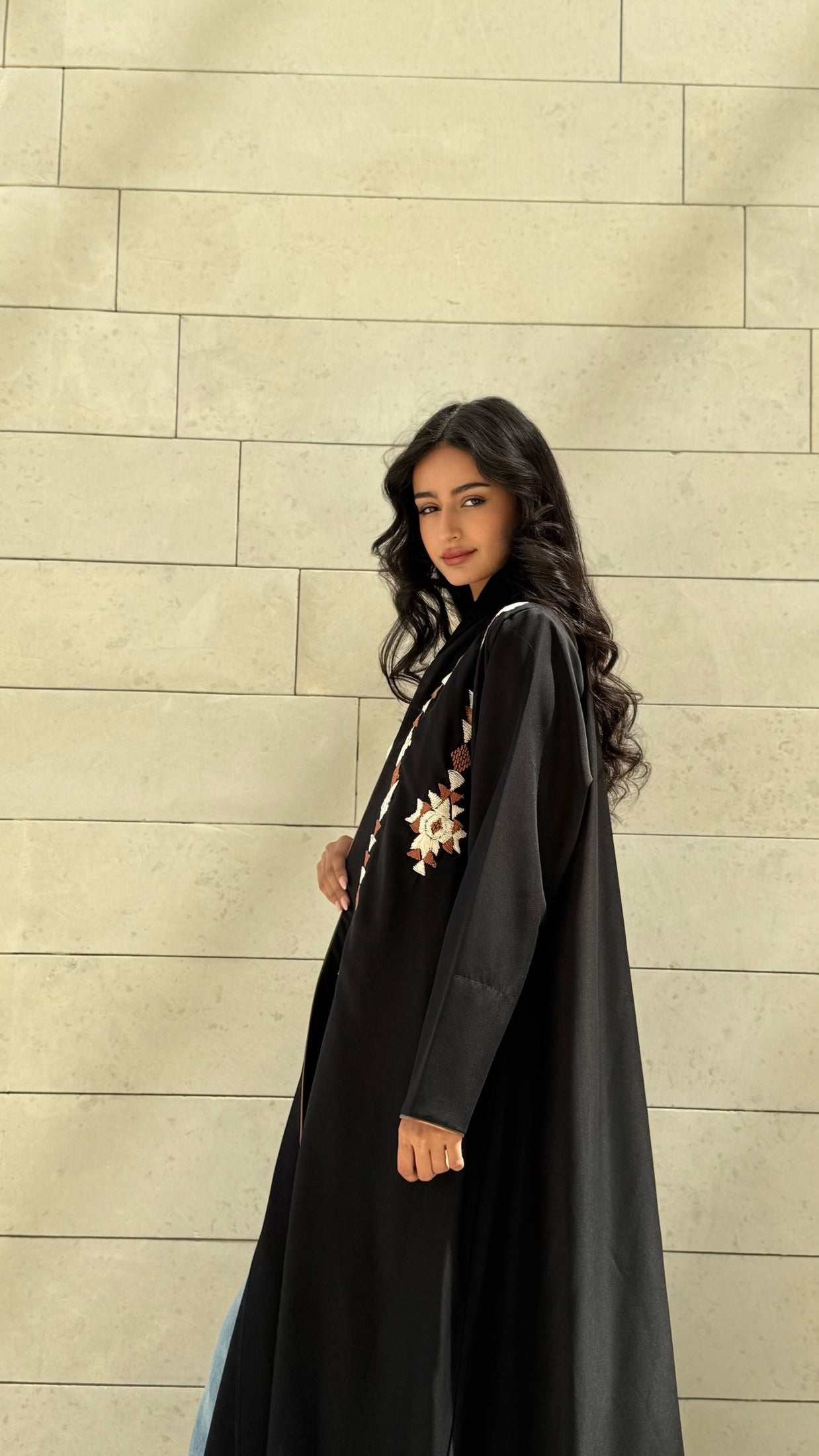 MWT378 - عباية اسود مع شك - Aya