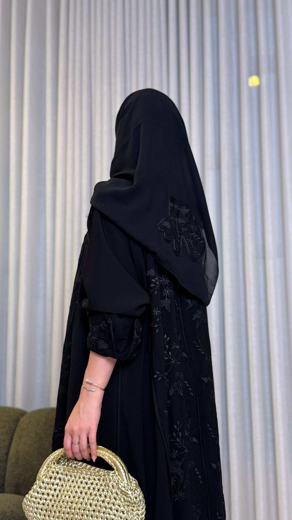 MW1556 - Back Charm | عباية سوداء مطرزة من الجهتين بتفاصيل فاخرة - Aya