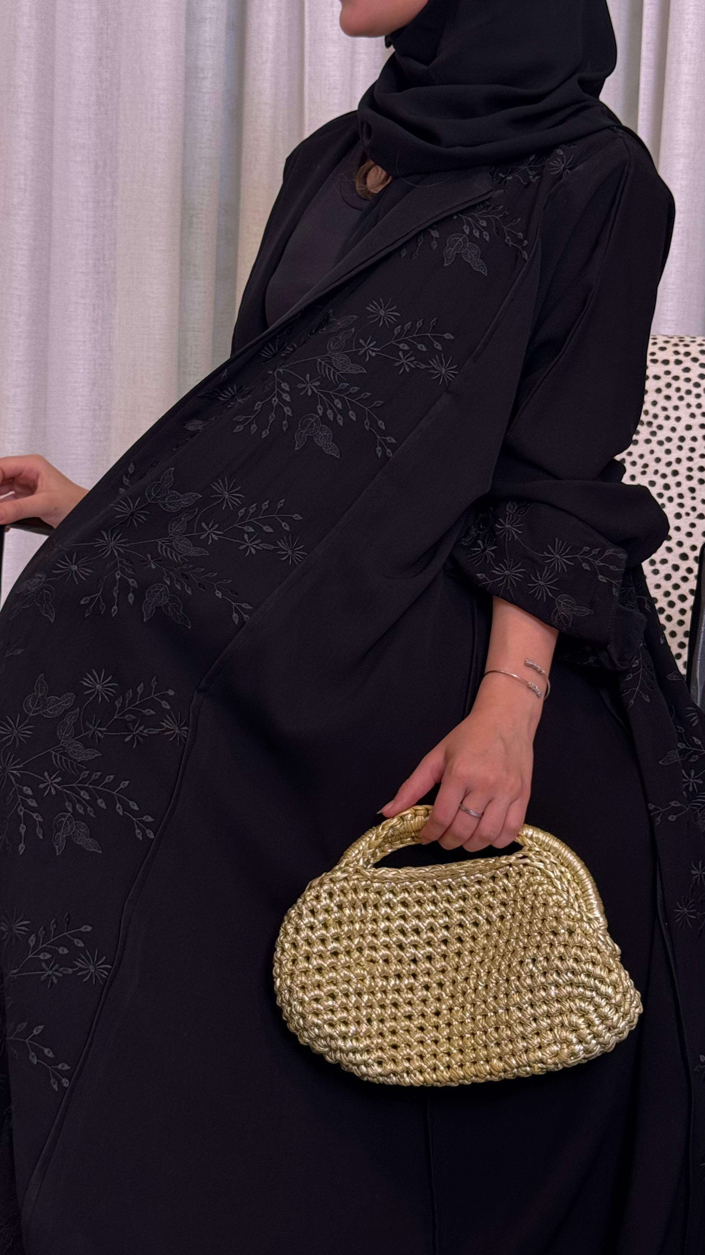 MW1556 - Back Charm | عباية سوداء مطرزة من الجهتين بتفاصيل فاخرة - Aya