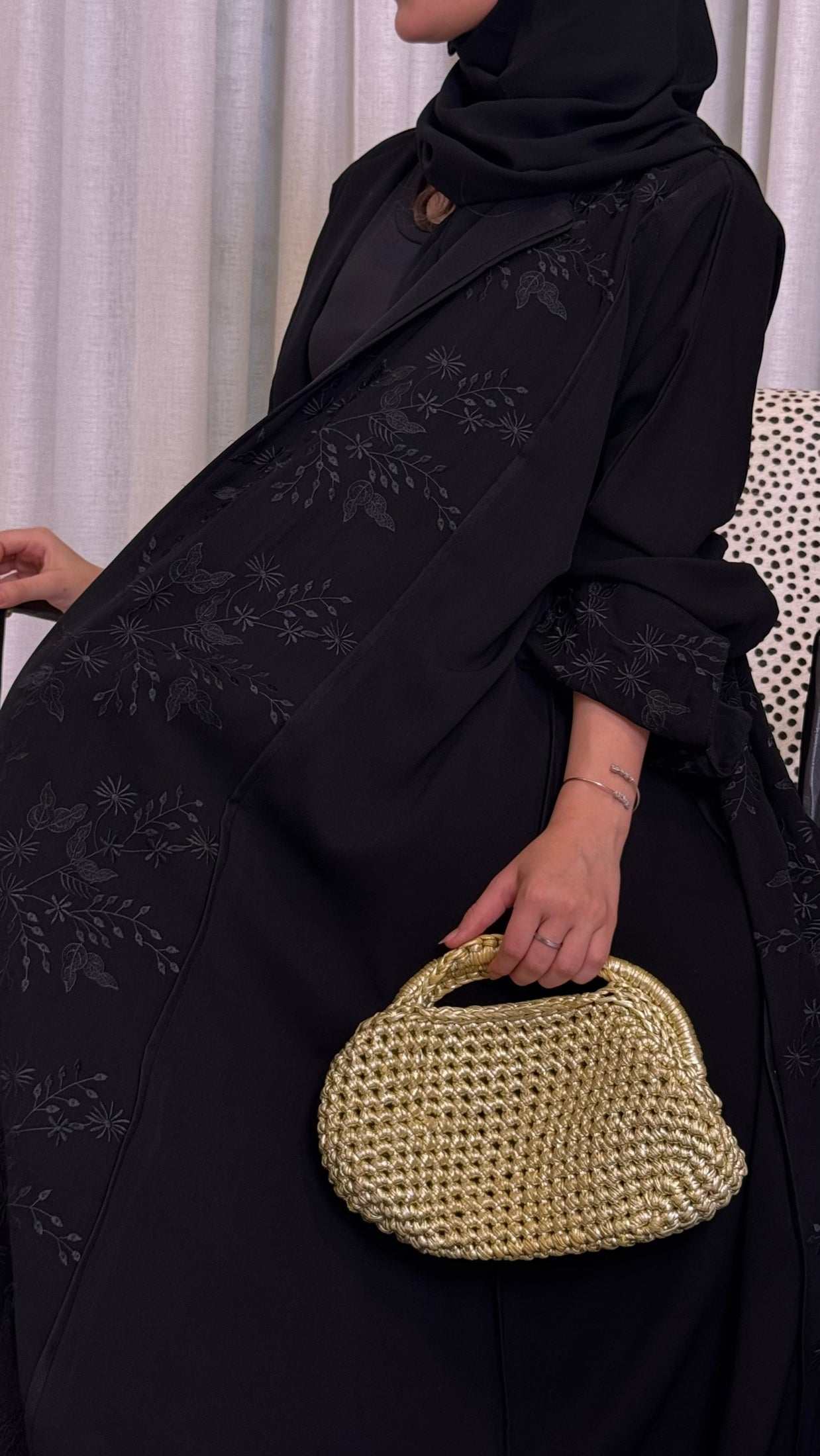 MW1556 - Back Charm | عباية سوداء مطرزة من الجهتين بتفاصيل فاخرة - Aya
