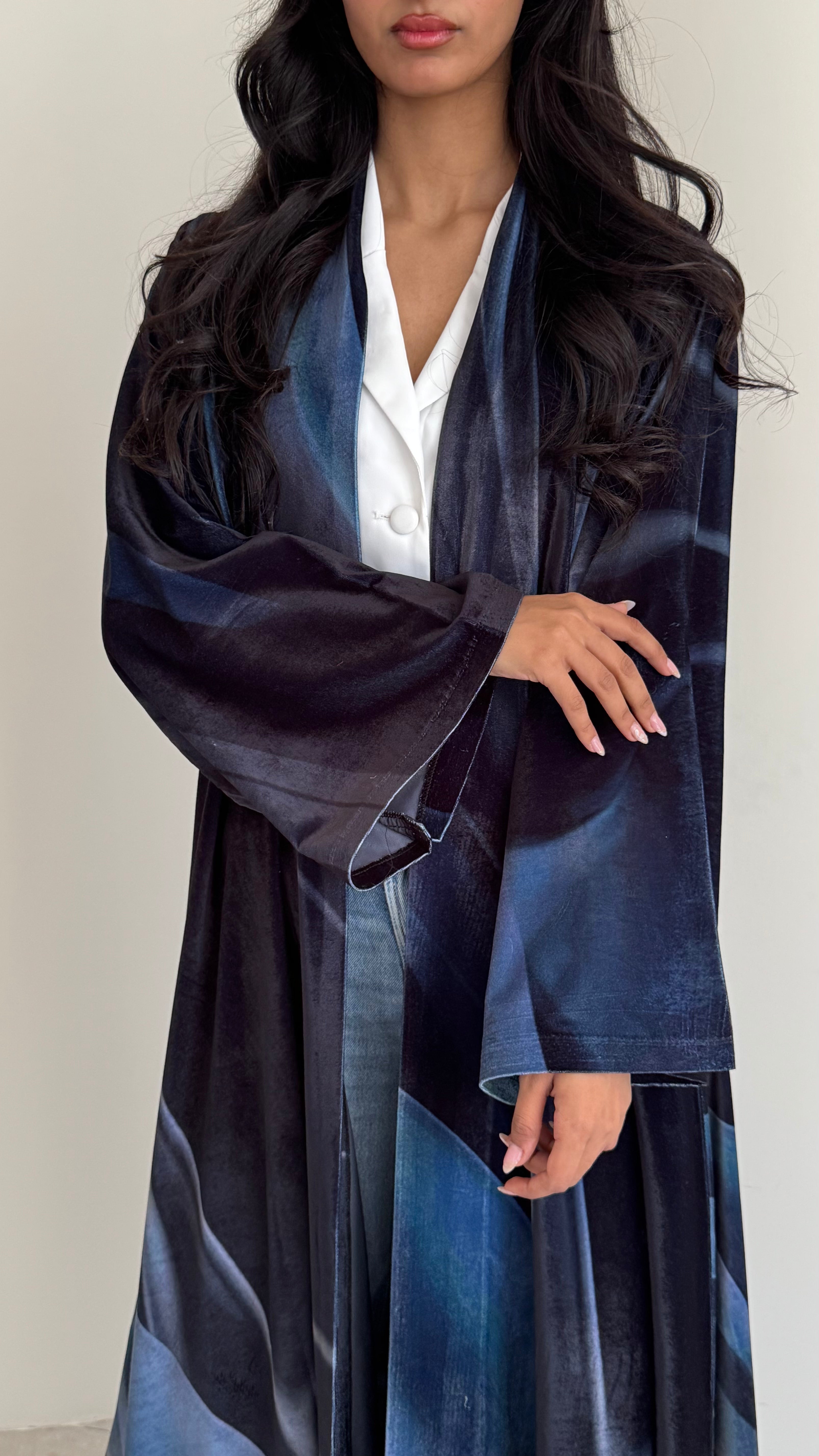 MW645 - Light Crepe Standing with Jacquard Half-Cloche