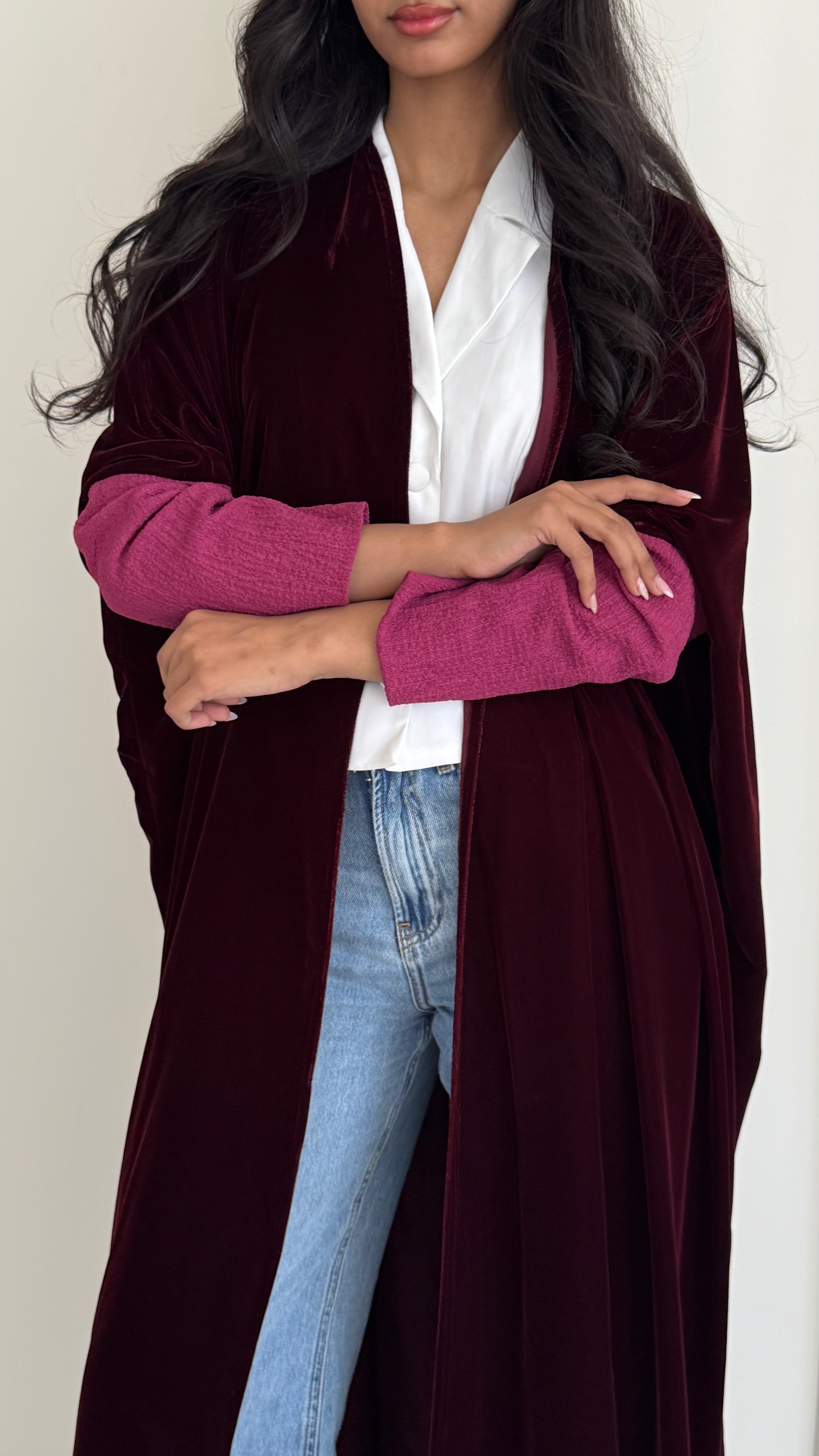 MWT531 - عباية مخمل عنابي بأكمام استريتش - Aya