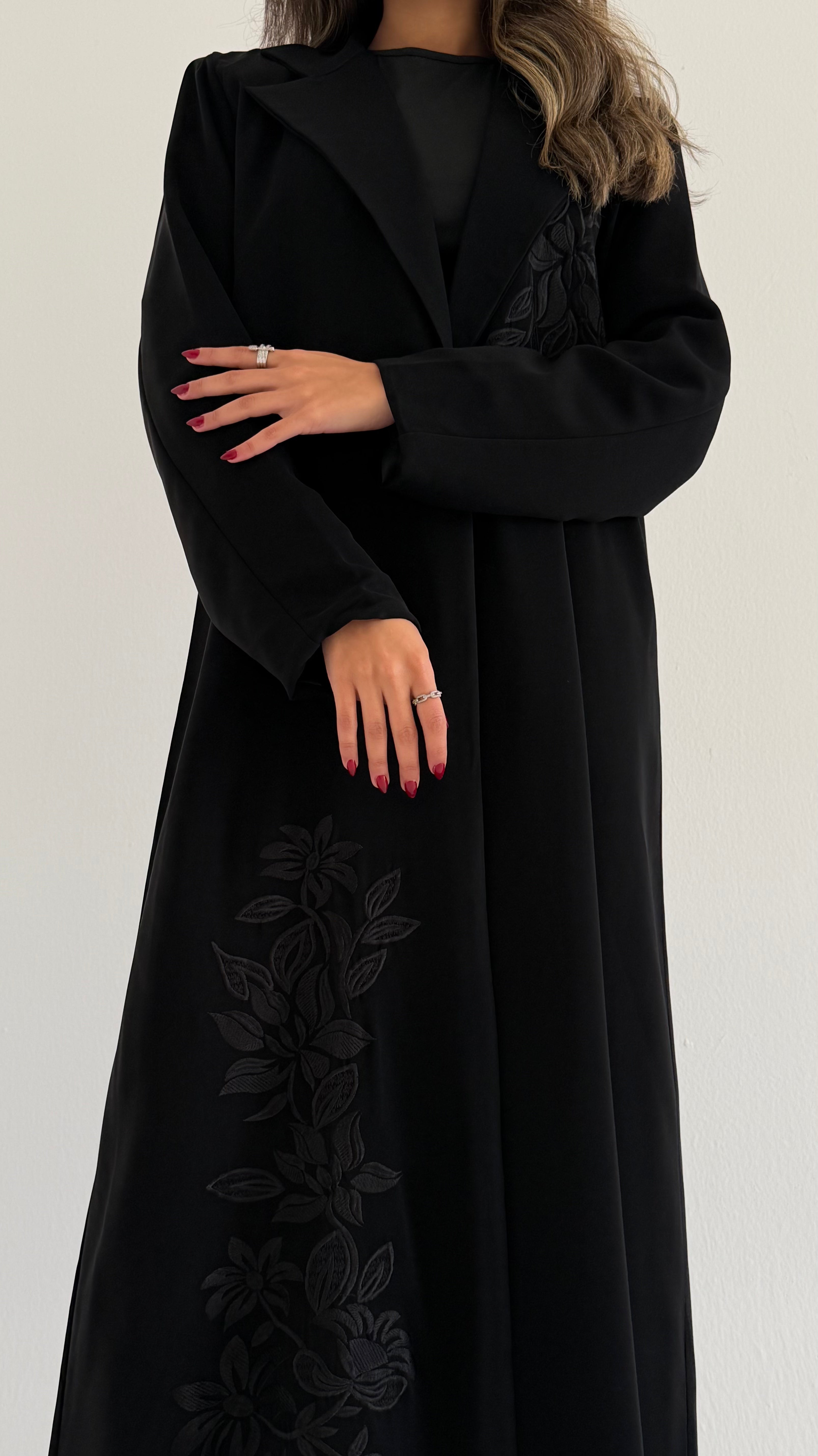 MW2002 -عباية بليزر بتطريز اسود