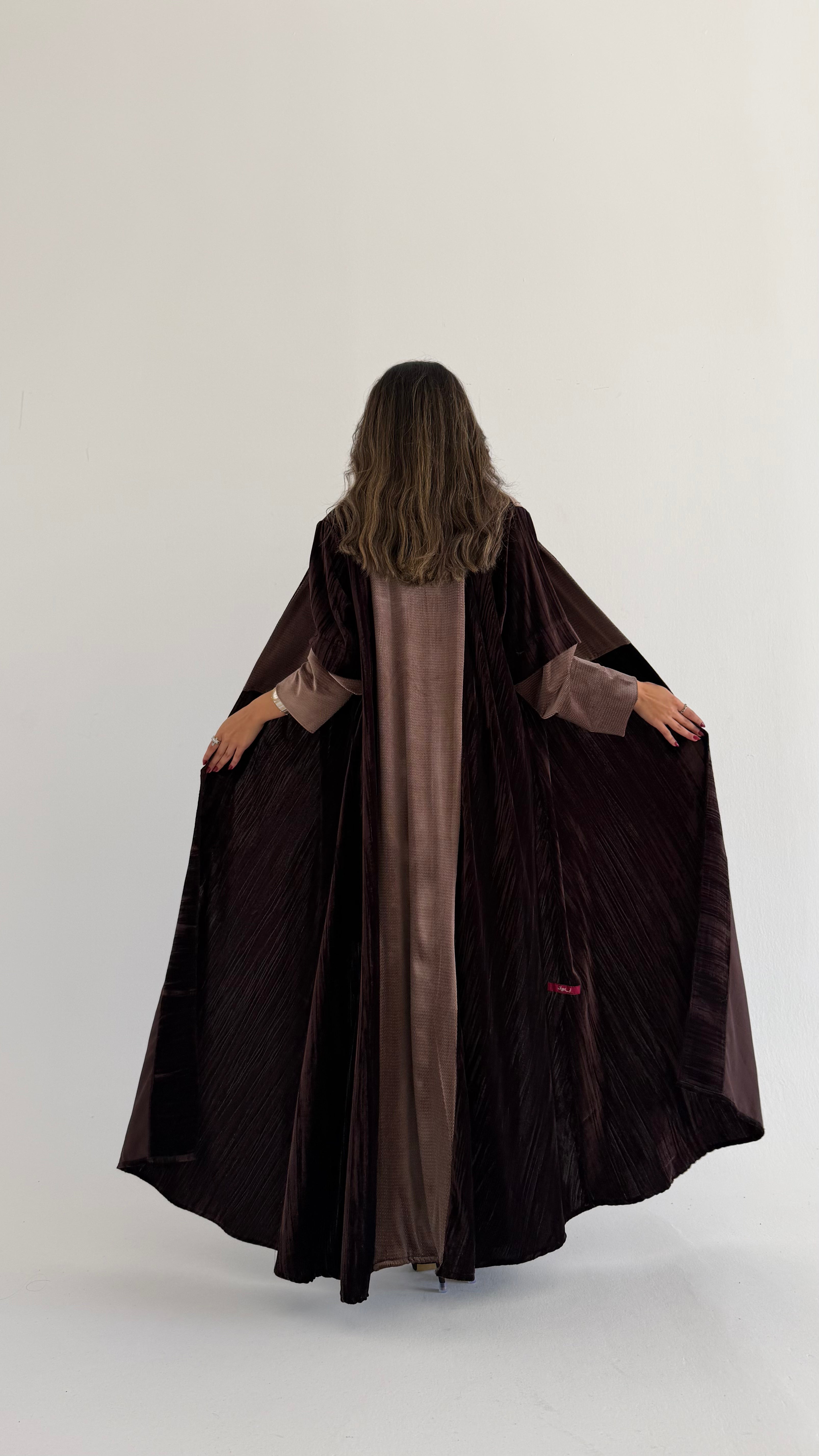 MWT893 - عباية مخمل مع تدخيلة - Aya