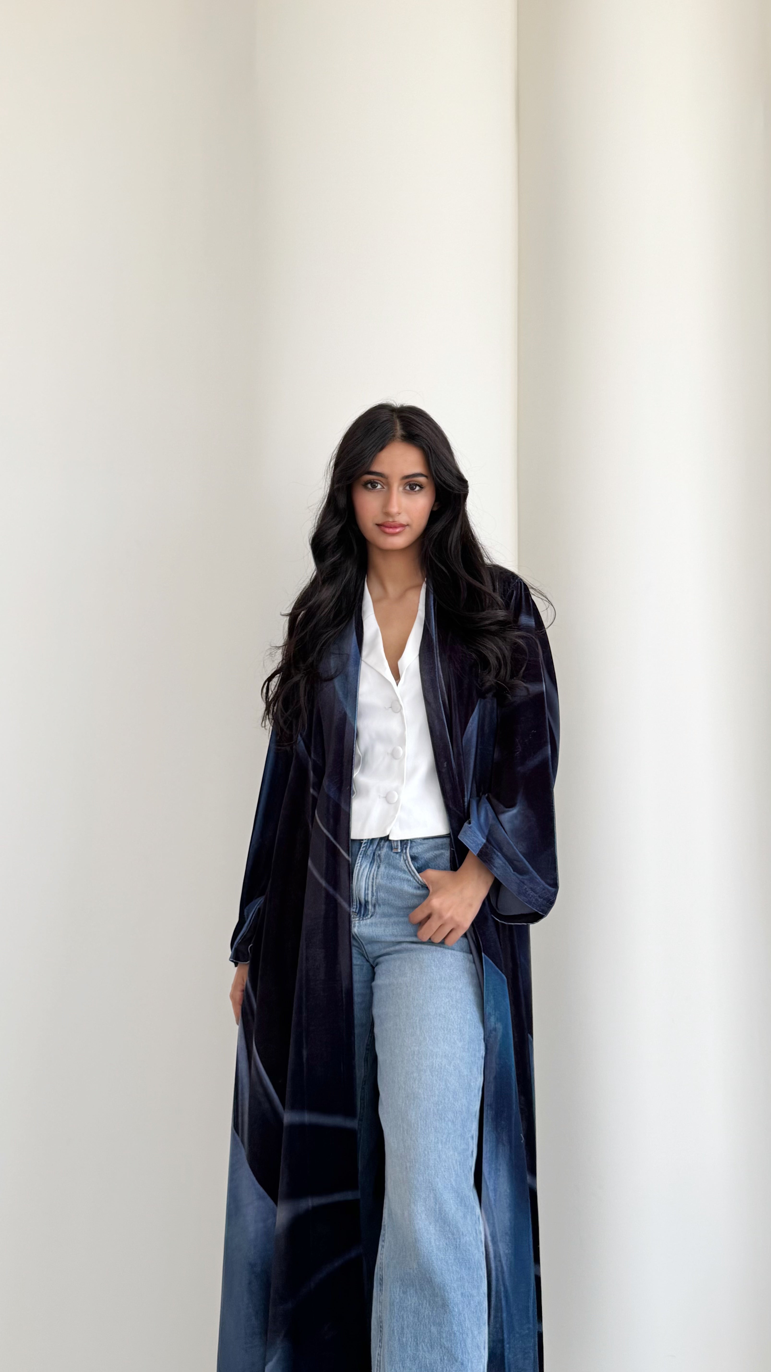 MW645 - Light Crepe Standing with Jacquard Half-Cloche