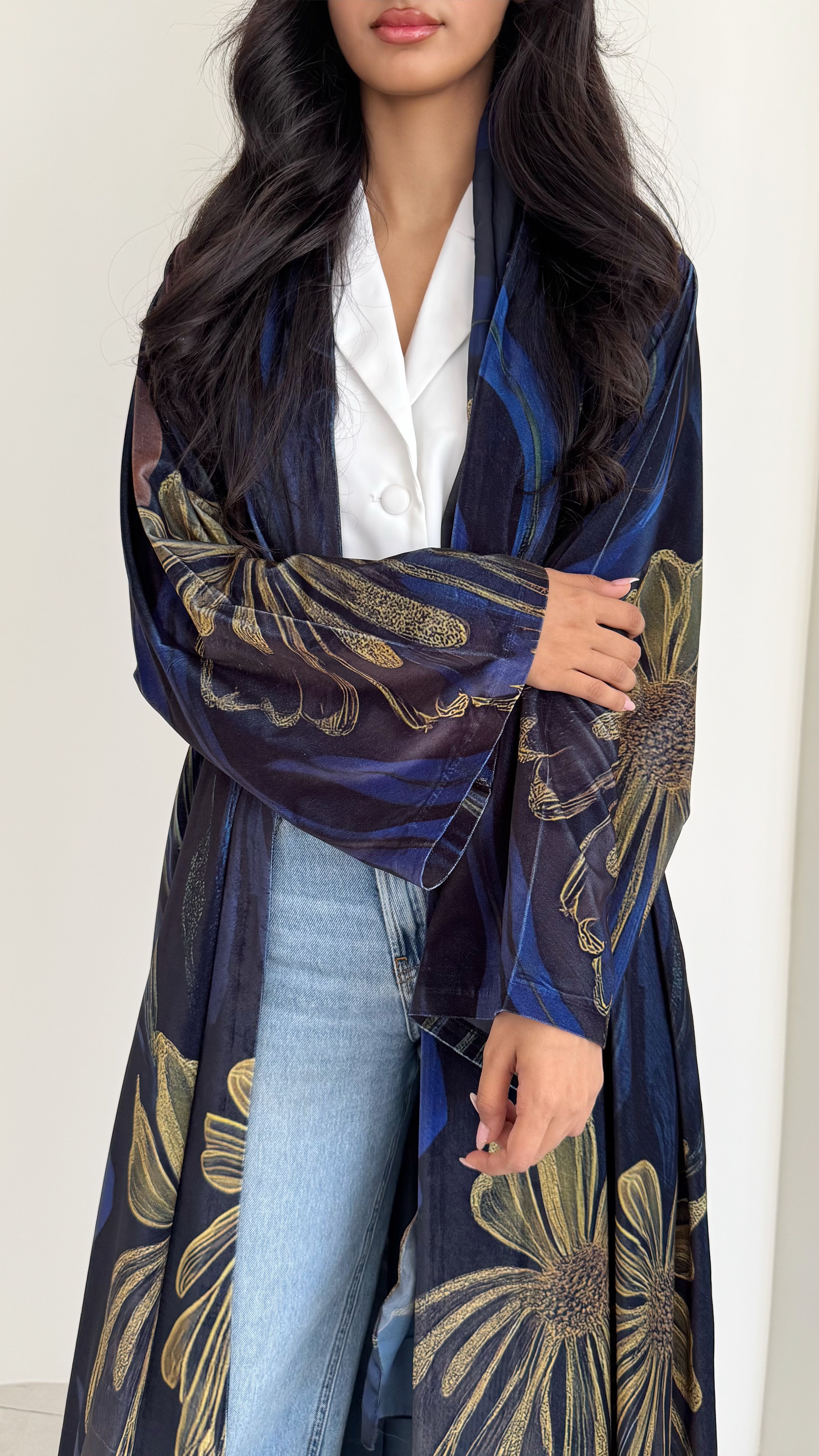 MW645 - Light Crepe Standing with Jacquard Half-Cloche