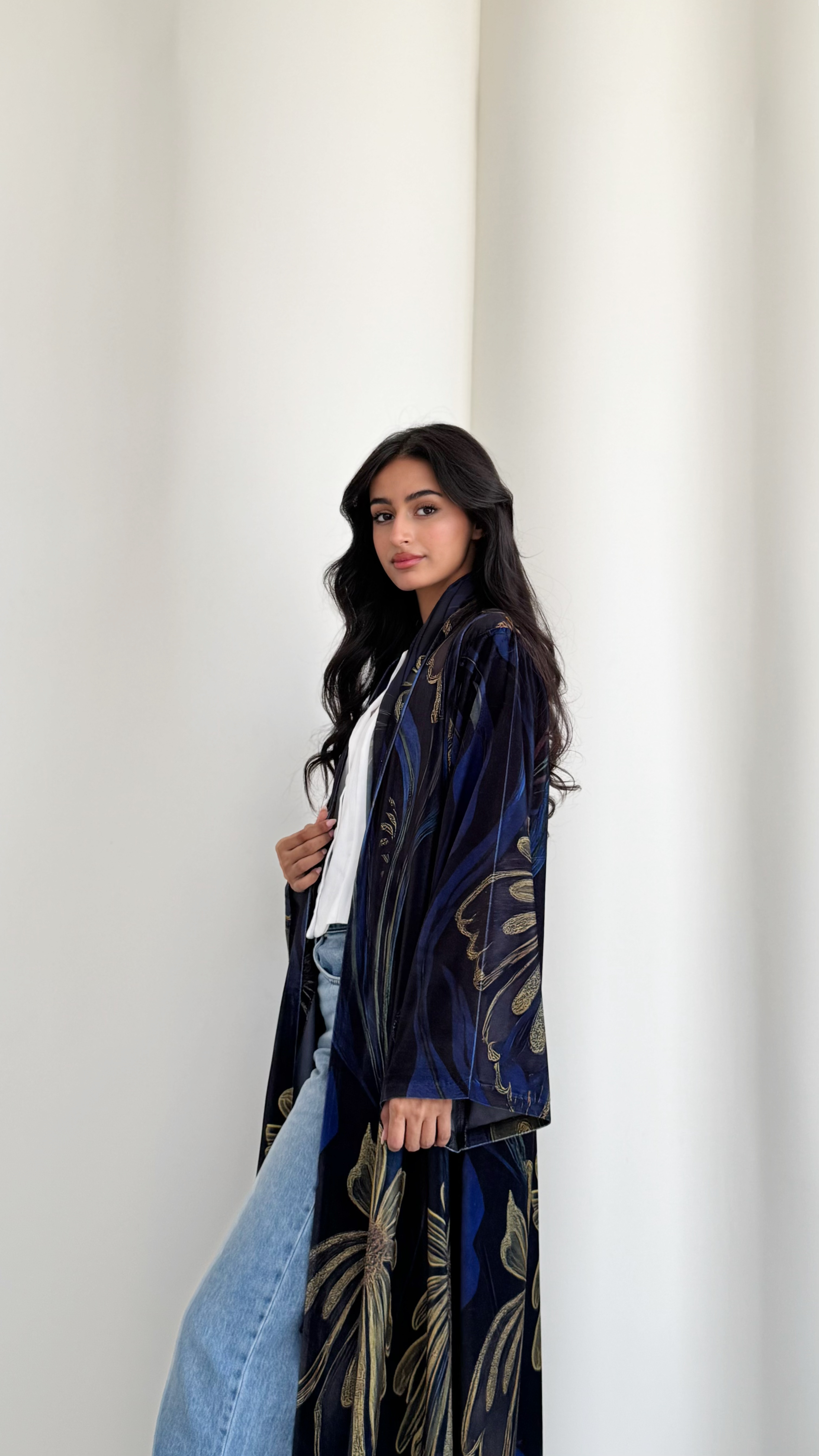 MW645 - Light Crepe Standing with Jacquard Half-Cloche
