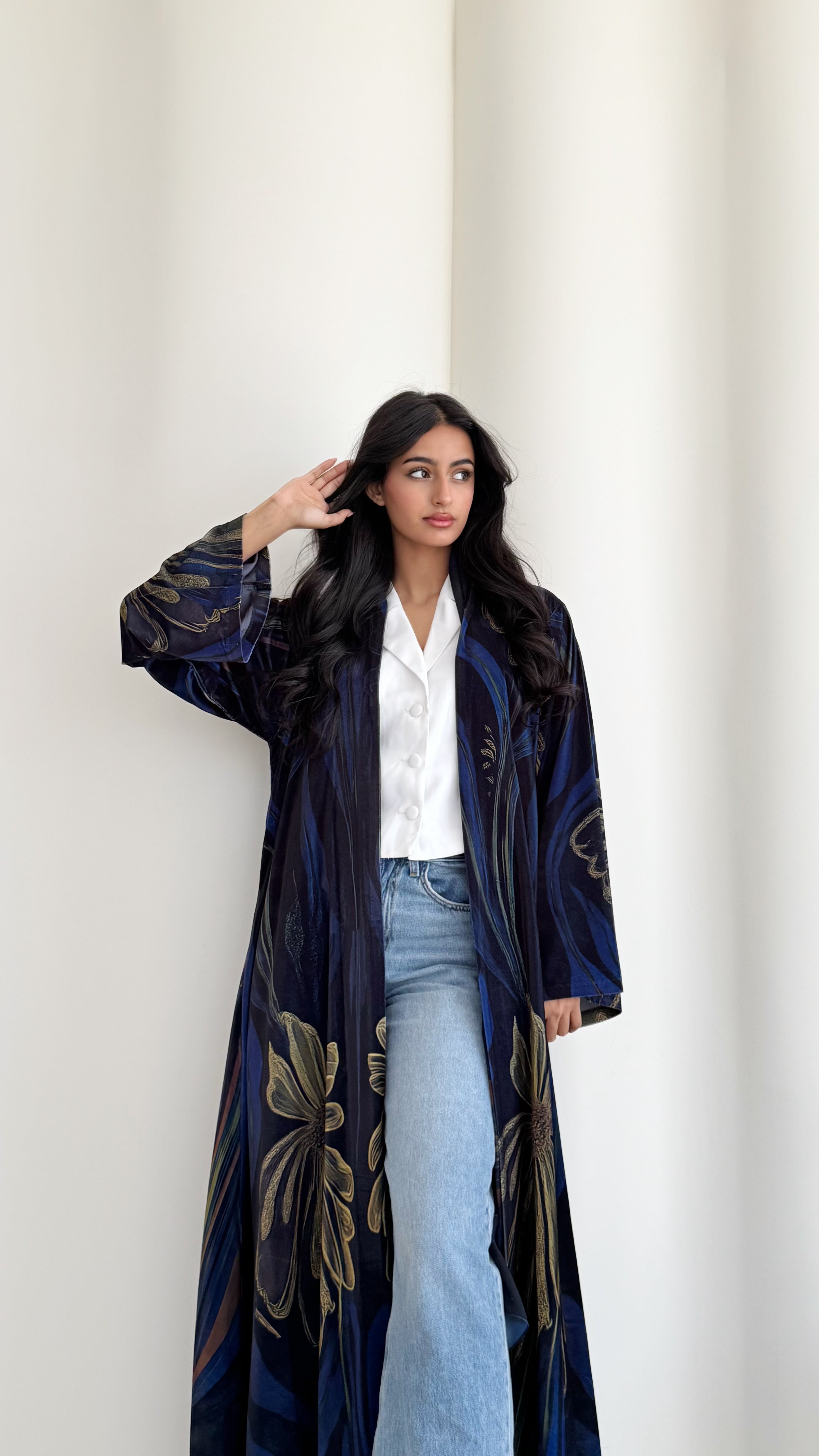 MW645 - Light Crepe Standing with Jacquard Half-Cloche