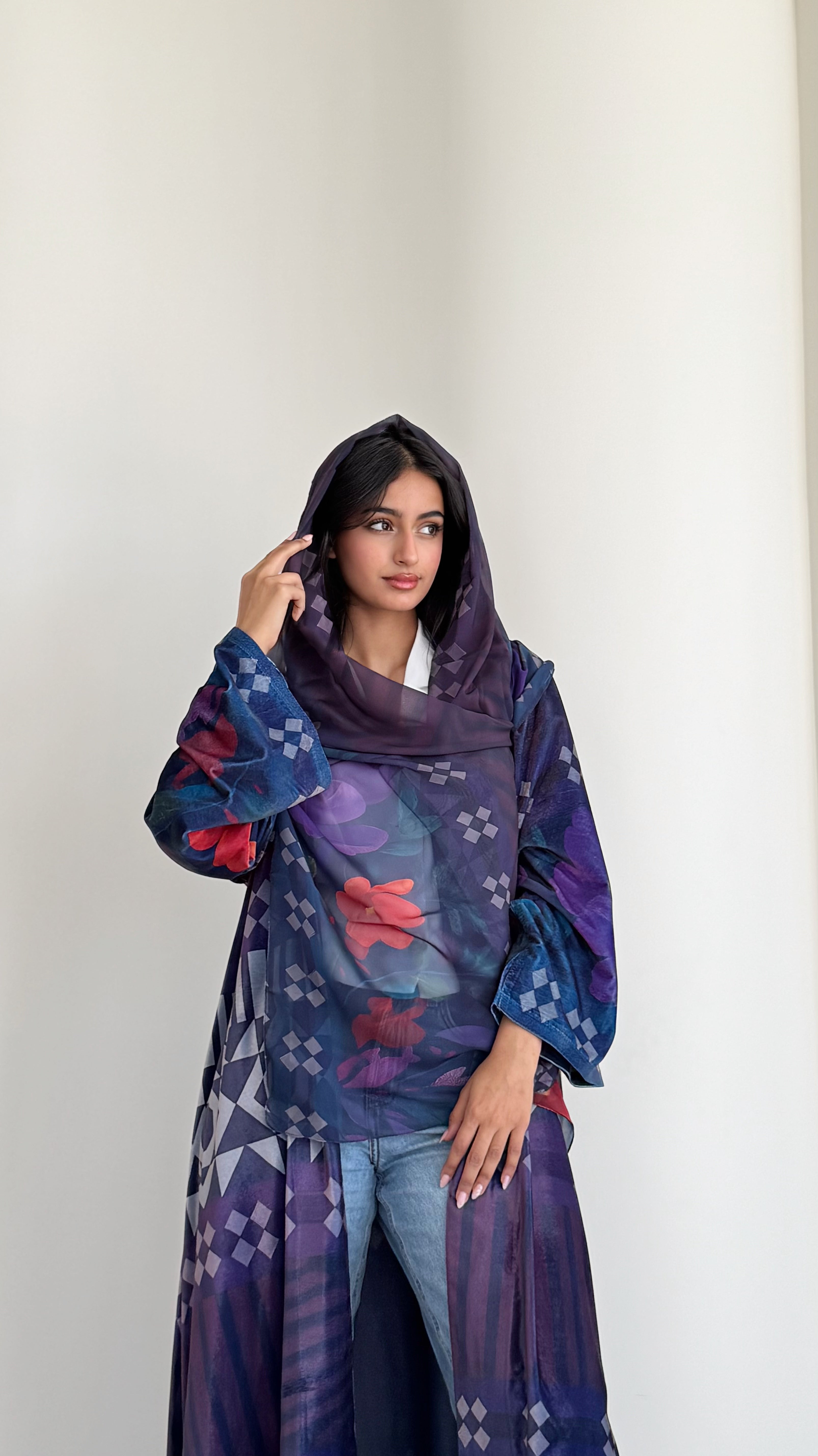 MW645 - Light Crepe Standing with Jacquard Half-Cloche