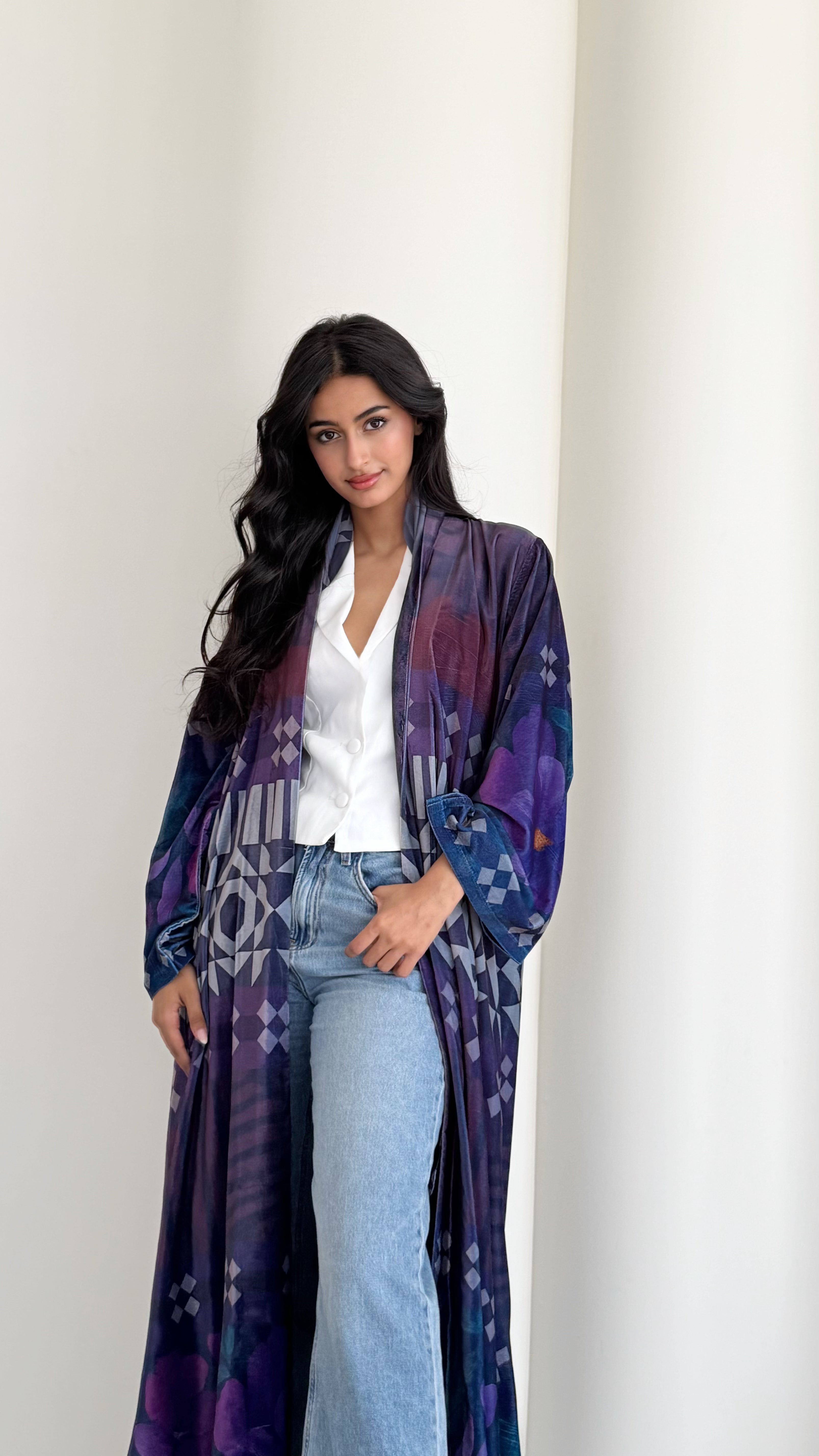 MW645 - Light Crepe Standing with Jacquard Half-Cloche