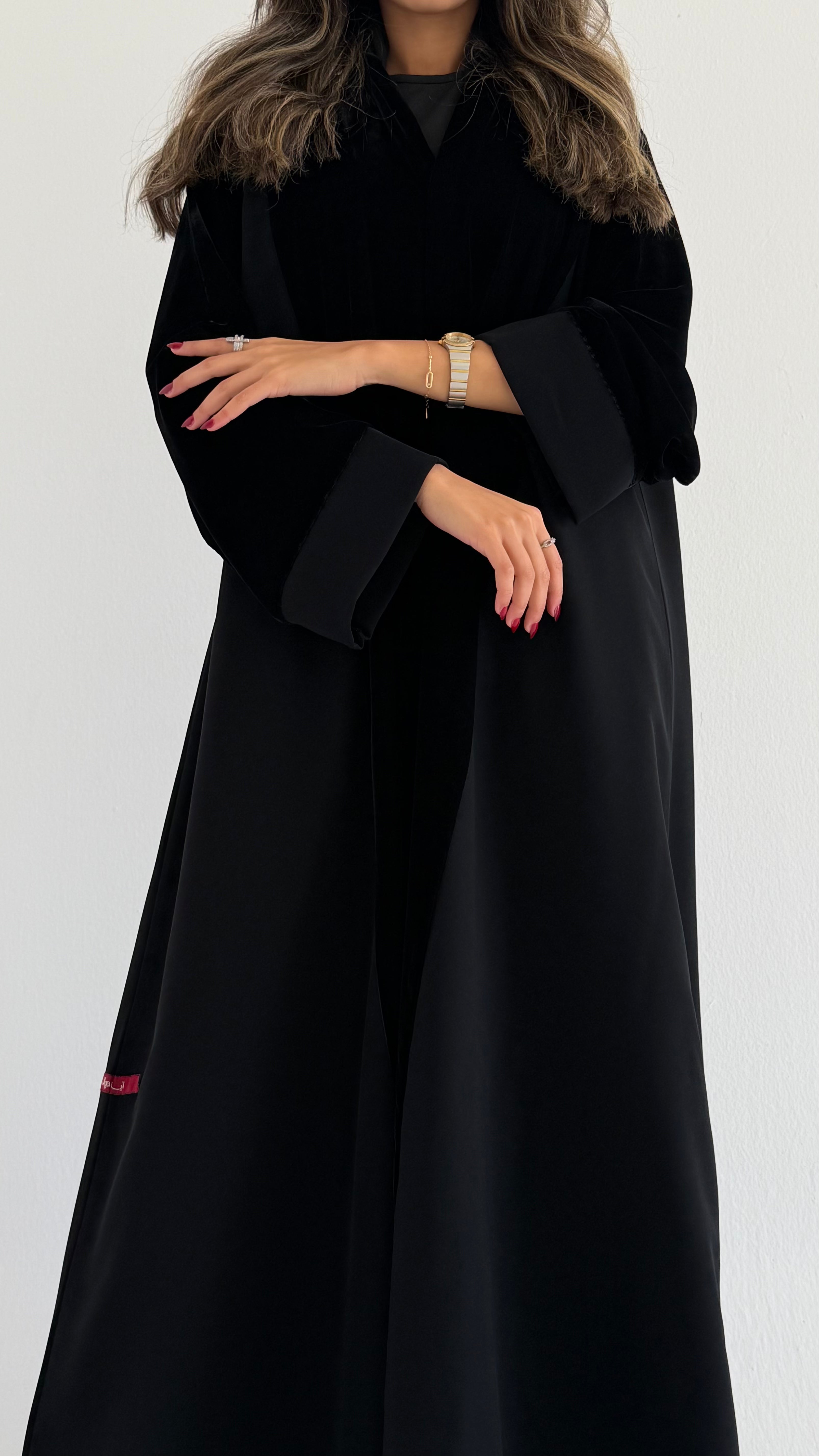 MWE914 - عباية سوداء كريب مخمل قصة كلوش