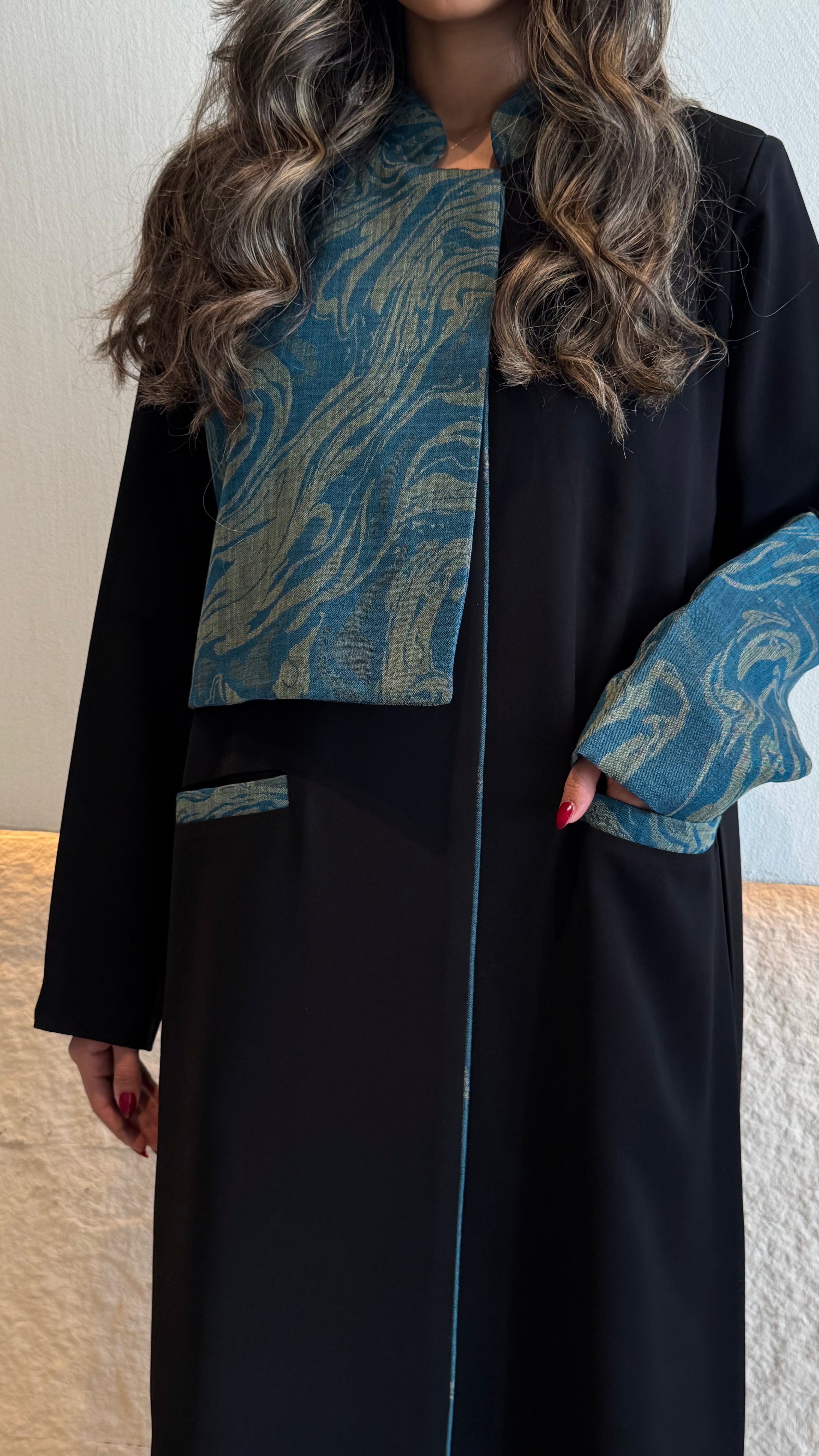 MW1783 - عباية بليزر سوداء بتدخيلة لنن هندي - Aya