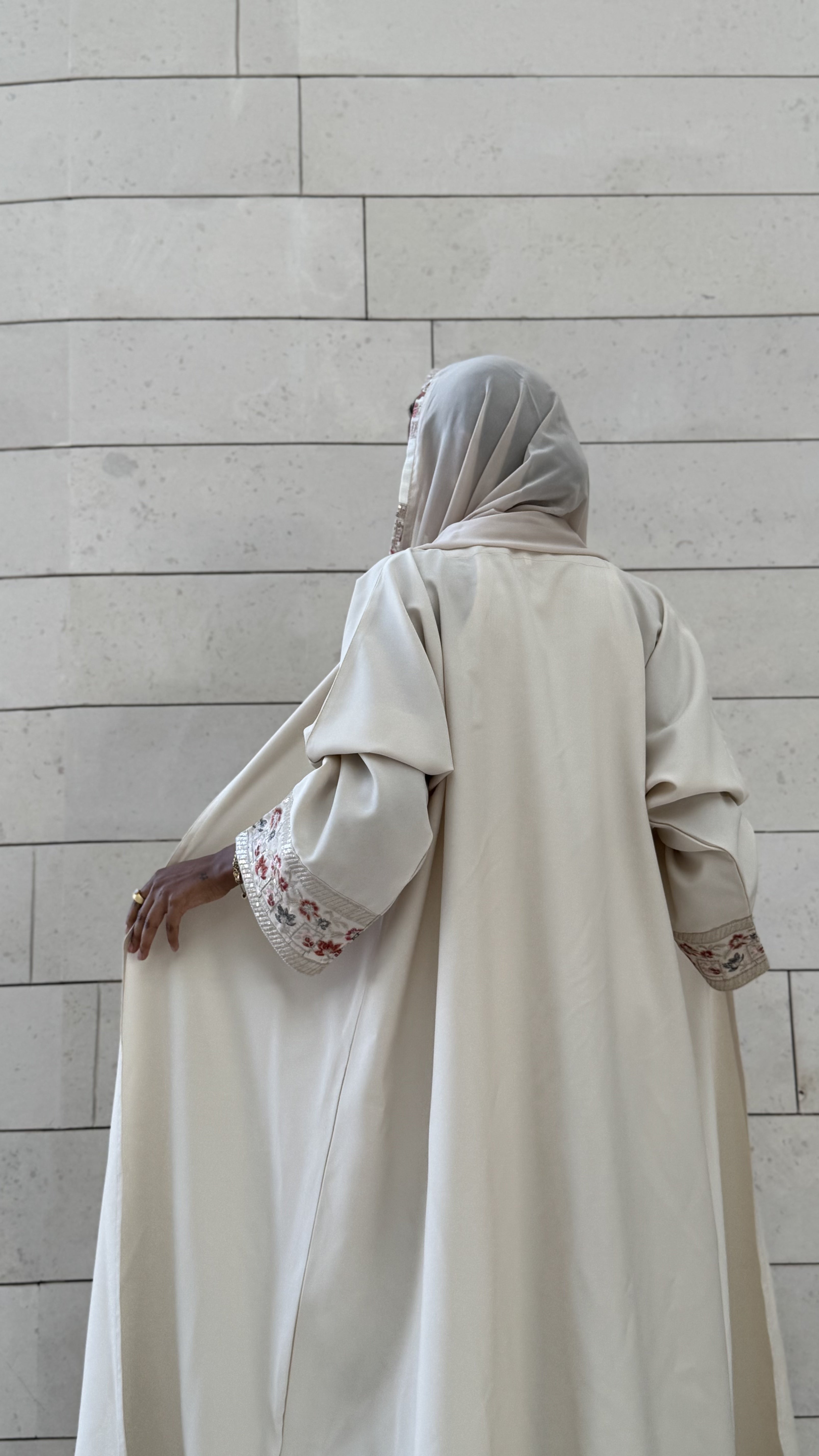 MW7961 - لمار مع كلفة نص كلوش