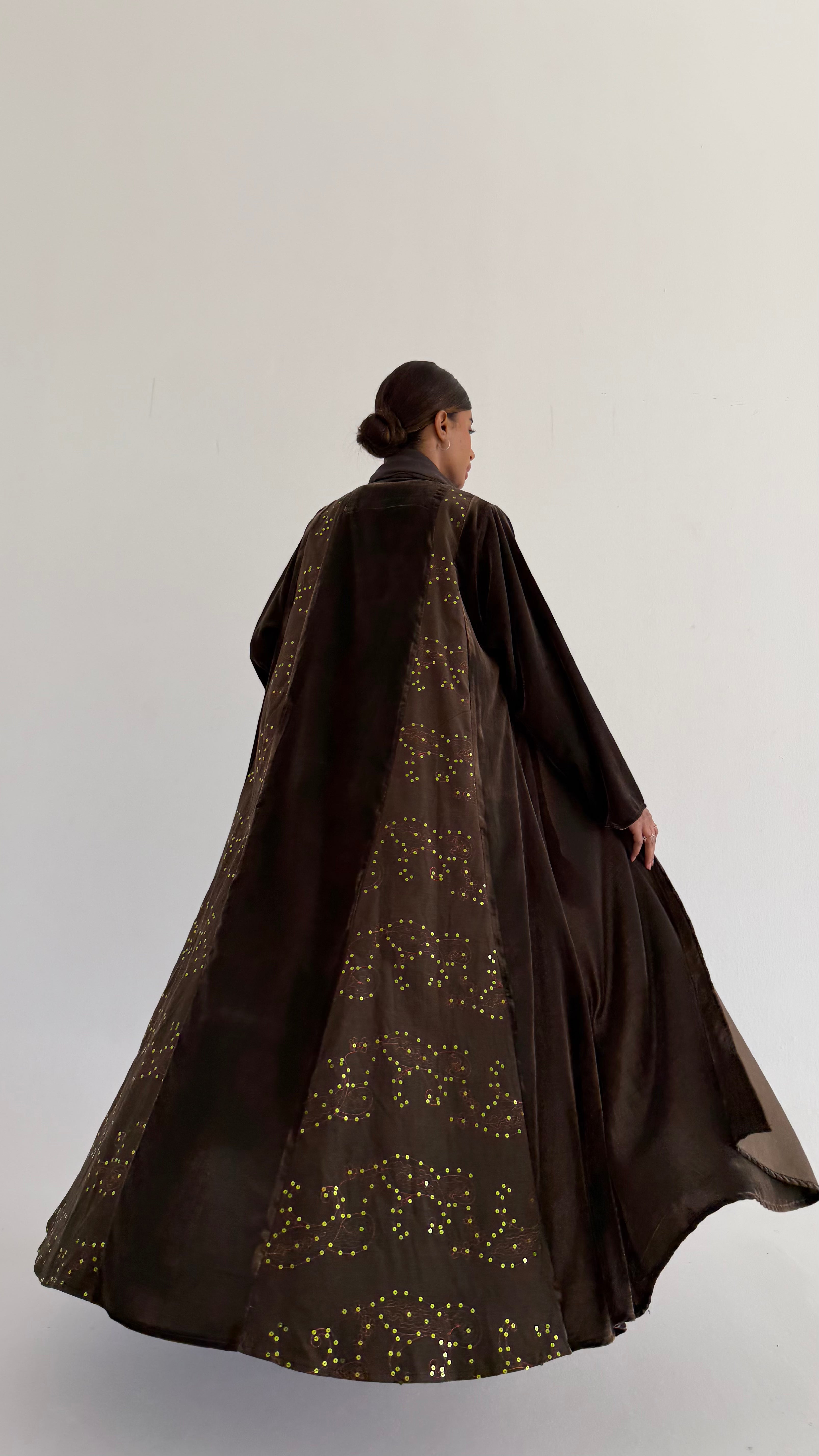 MW645 - Light Crepe Standing with Jacquard Half-Cloche