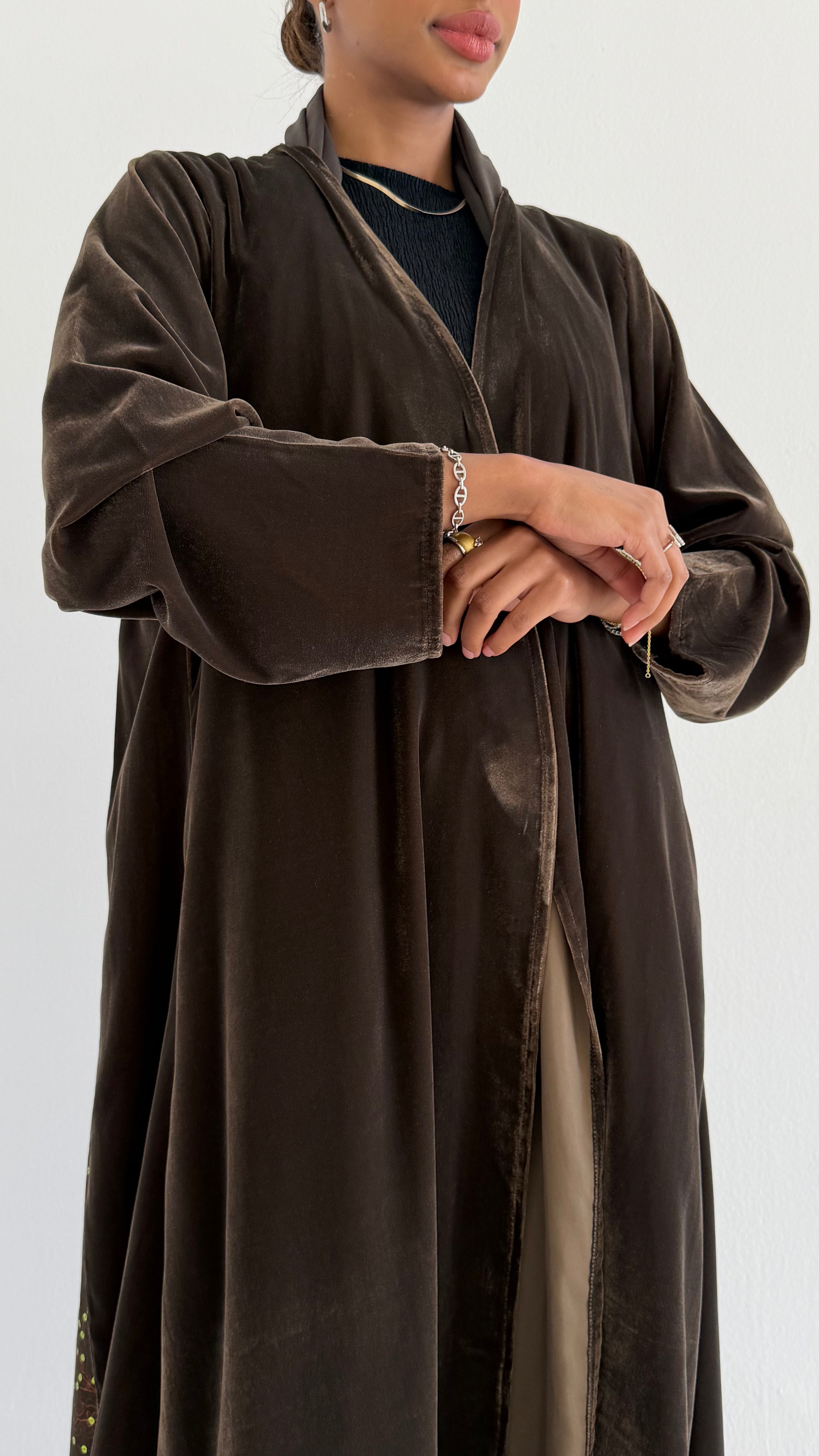 MW645 - Light Crepe Standing with Jacquard Half-Cloche