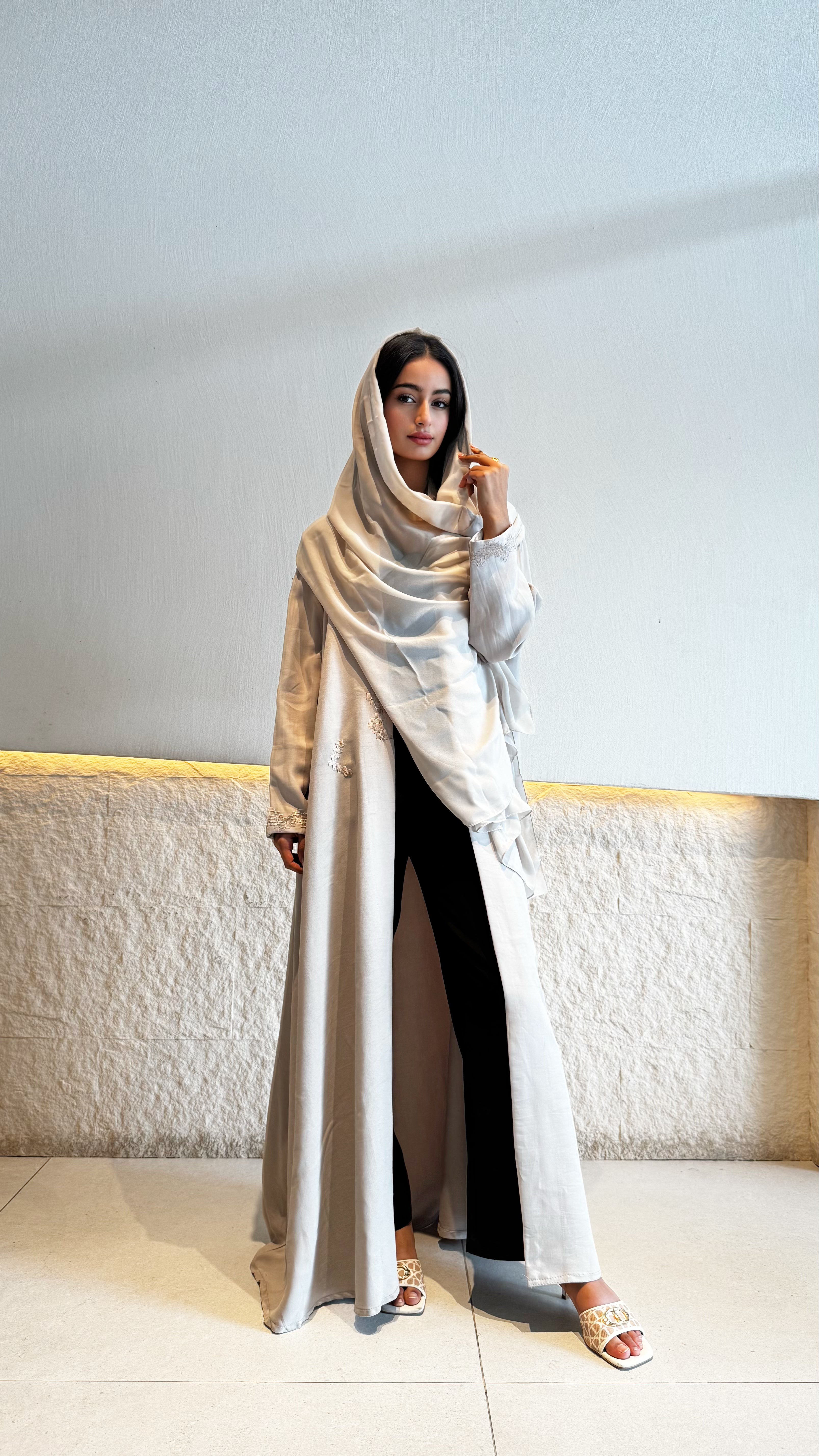 MW645 - Light Crepe Standing with Jacquard Half-Cloche