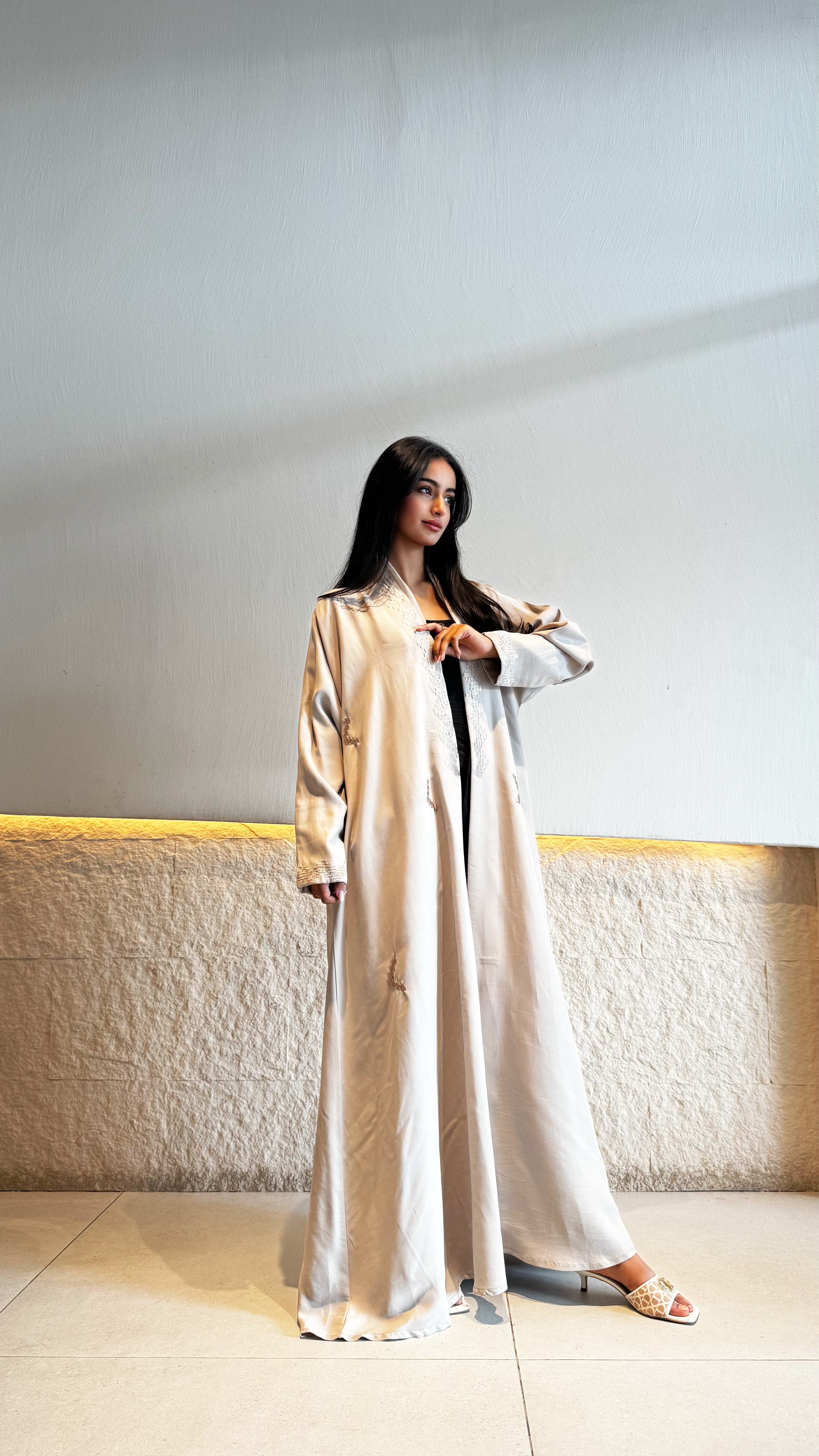 MW645 - Light Crepe Standing with Jacquard Half-Cloche