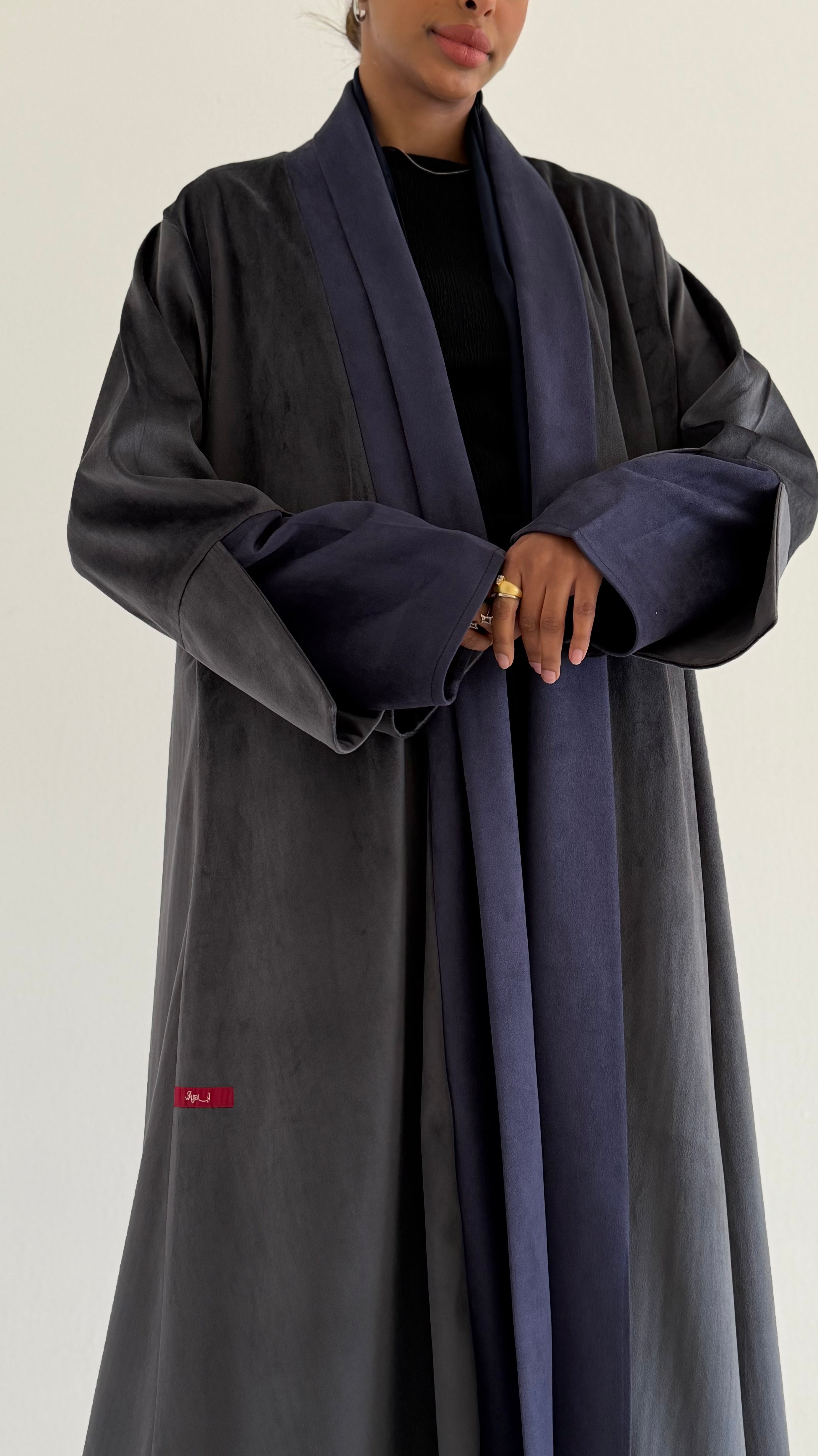 MW645 - Light Crepe Standing with Jacquard Half-Cloche