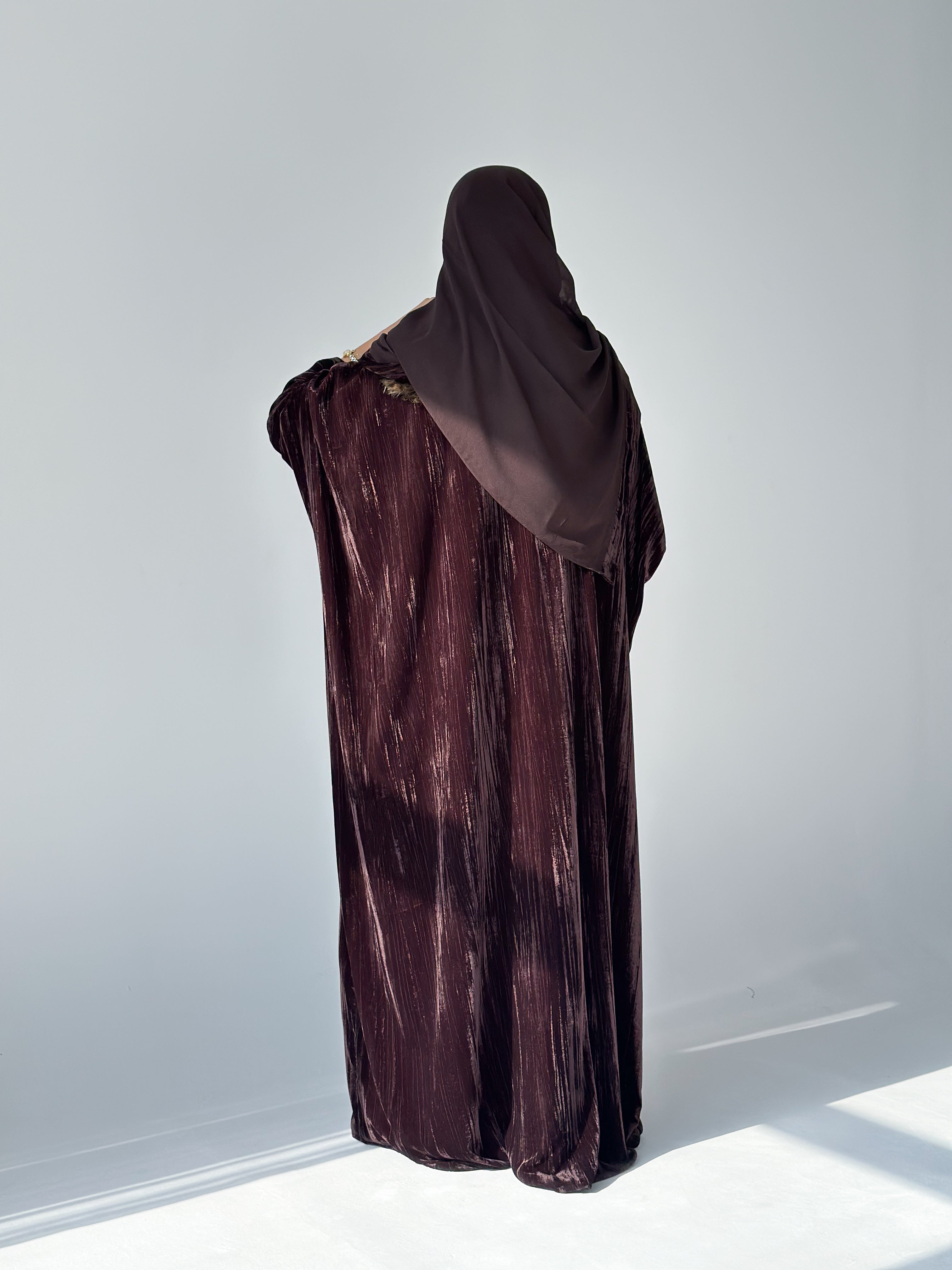 MW1889 - عباية مخمل مع فستان كريب