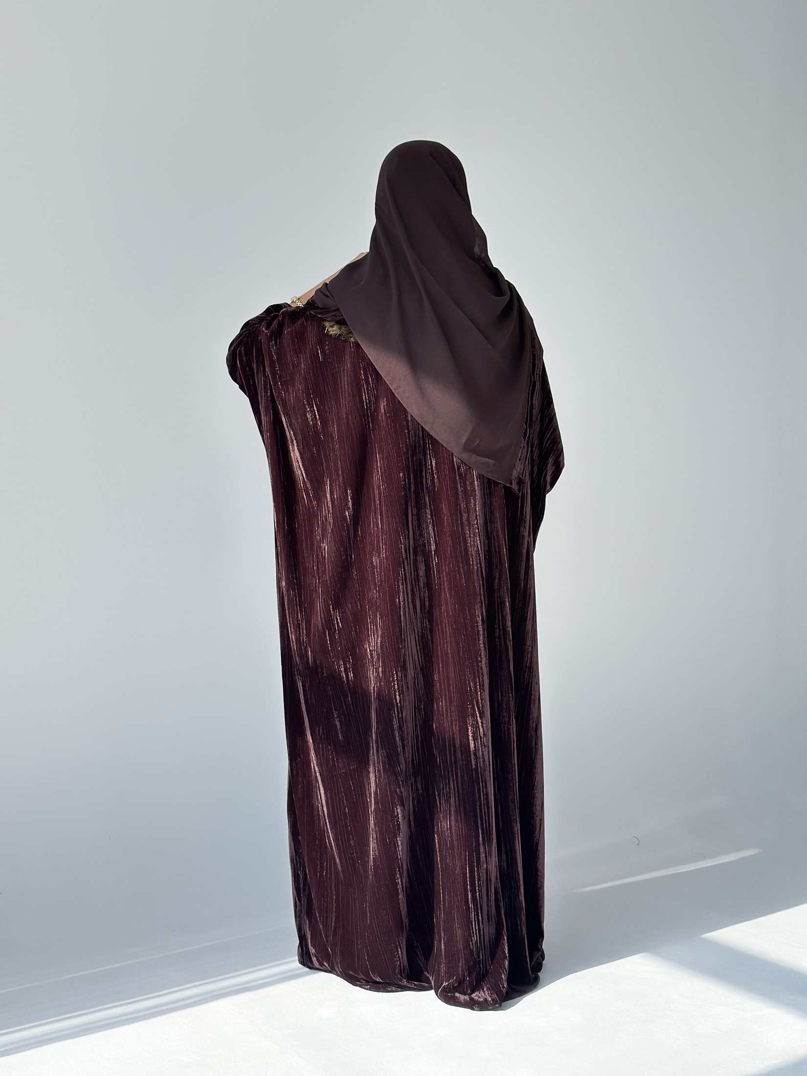 MW1889 - عباية مخمل مع فستان كريب - Aya