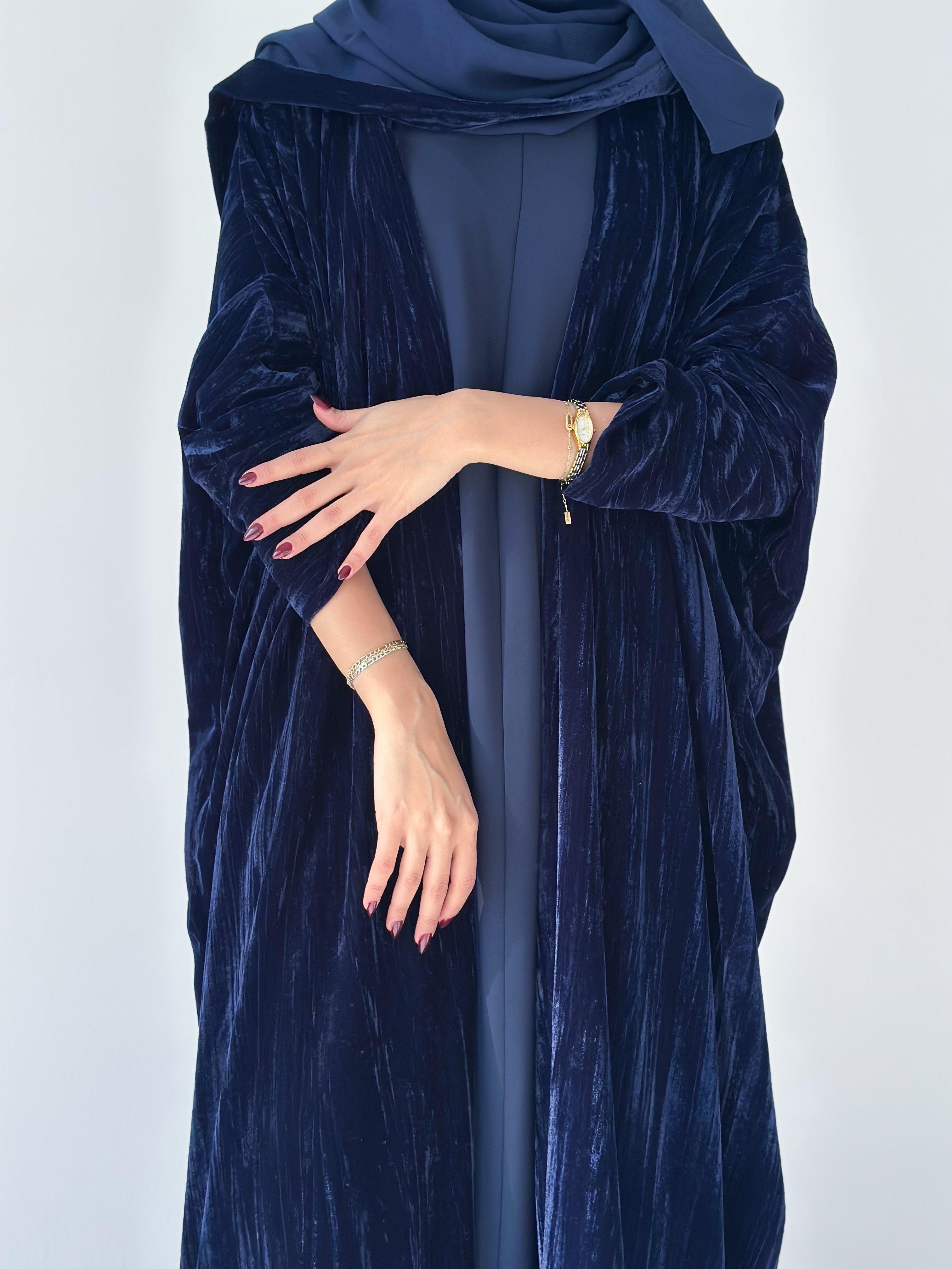 MW1887 - عباية مخمل مع فستان كريب