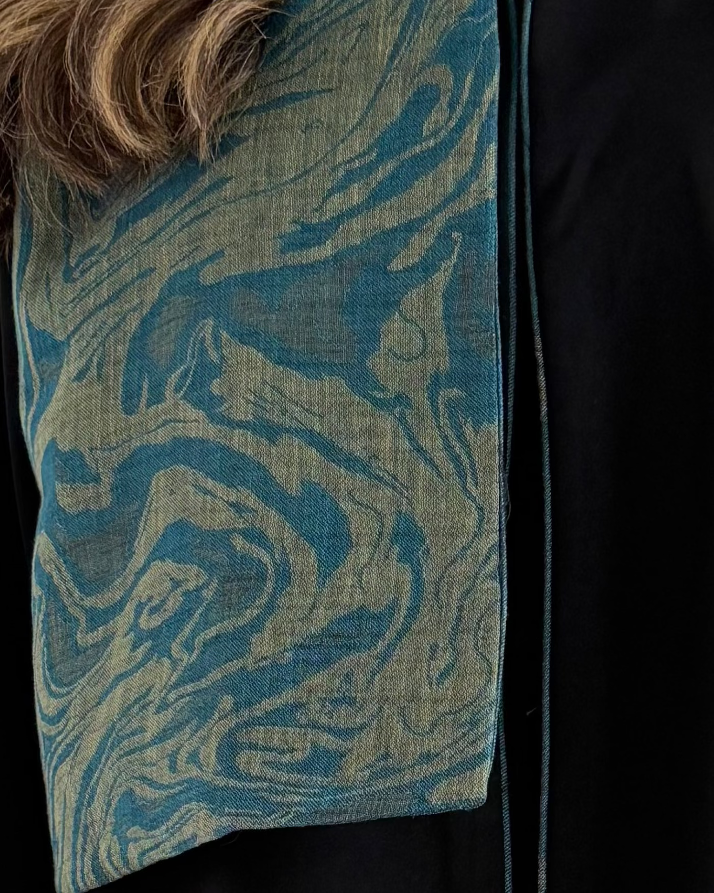 MW1783 - عباية بليزر سوداء بتدخيلة لنن هندي - Aya