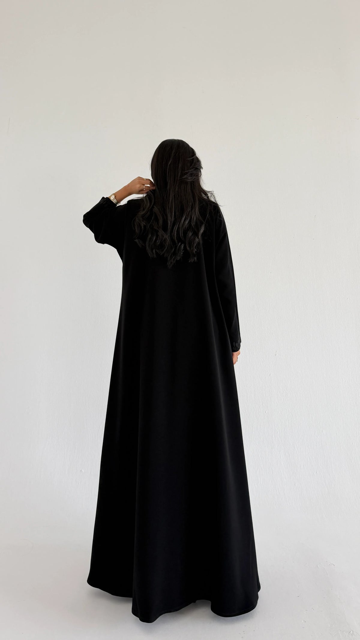 MW427 - عباية سوداء مطرزة - Aya