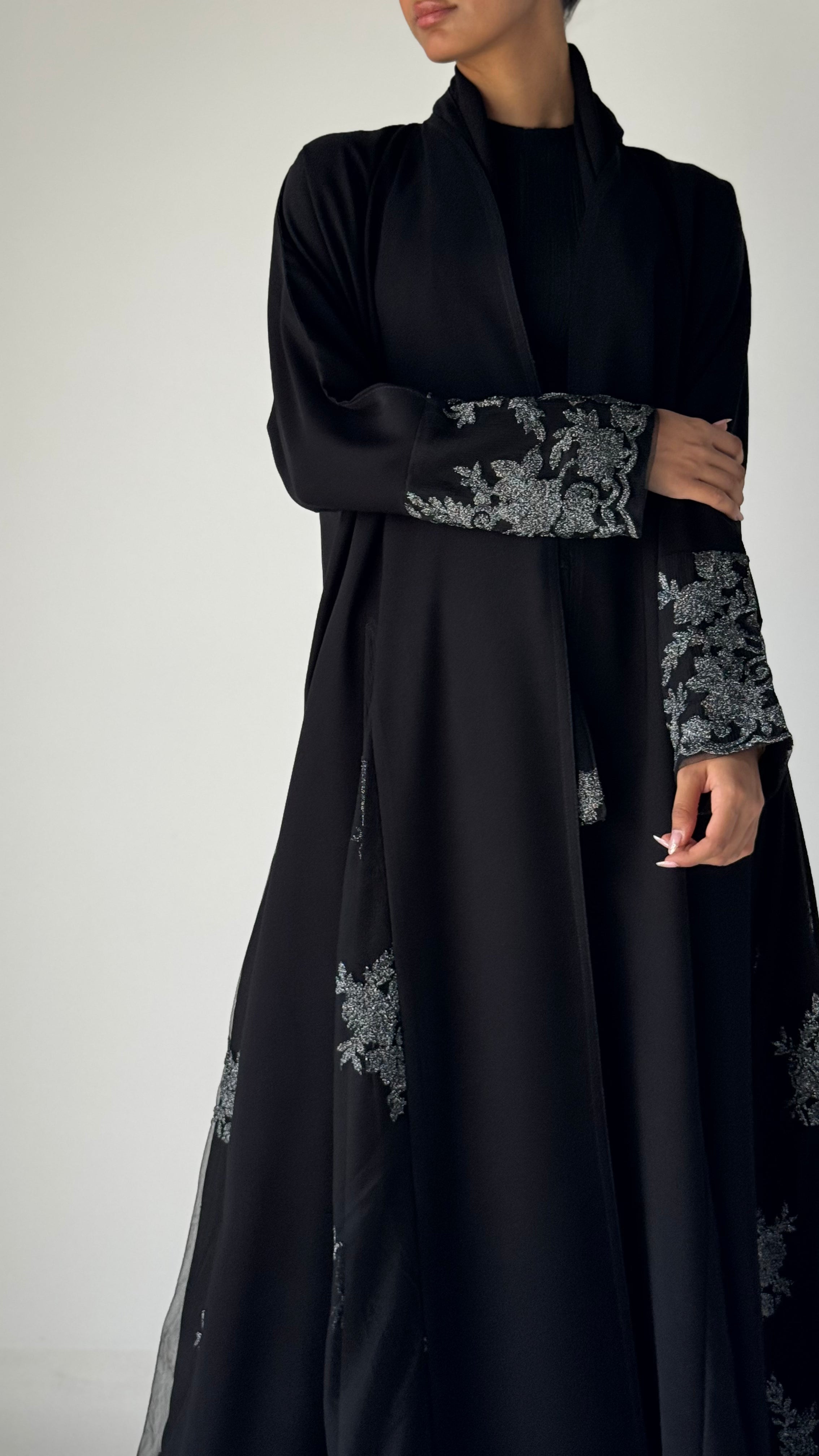 MW645 - Light Crepe Standing with Jacquard Half-Cloche