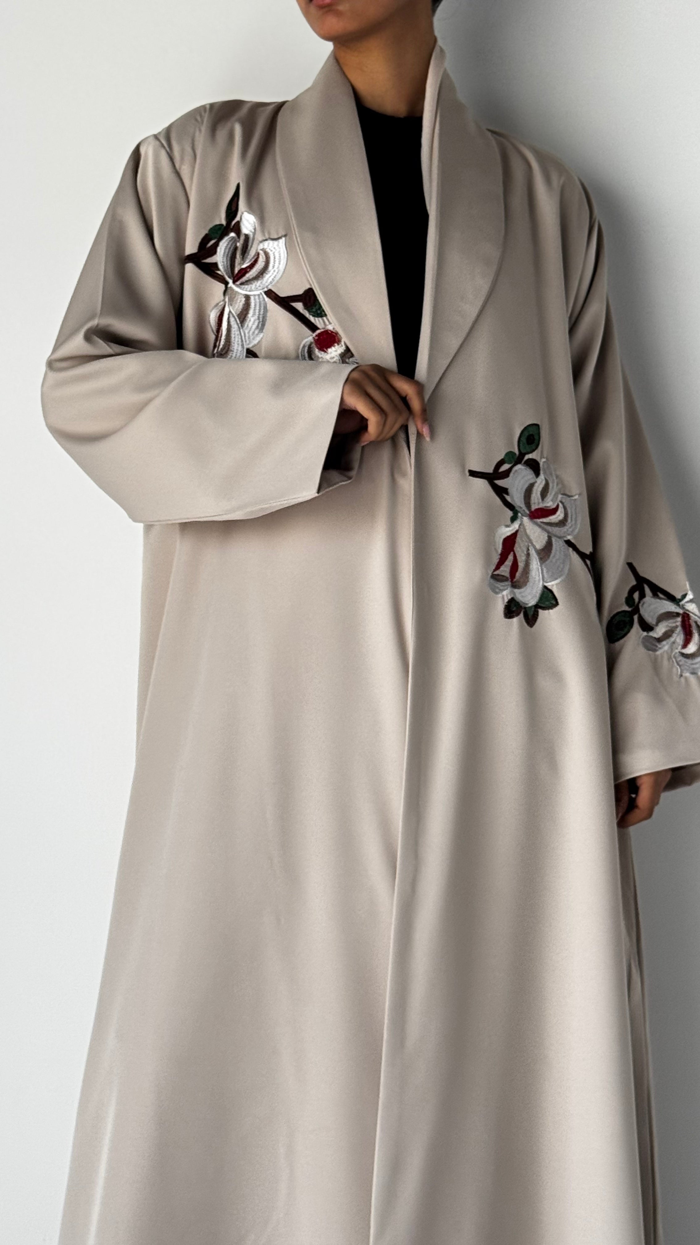 MW645 - Light Crepe Standing with Jacquard Half-Cloche