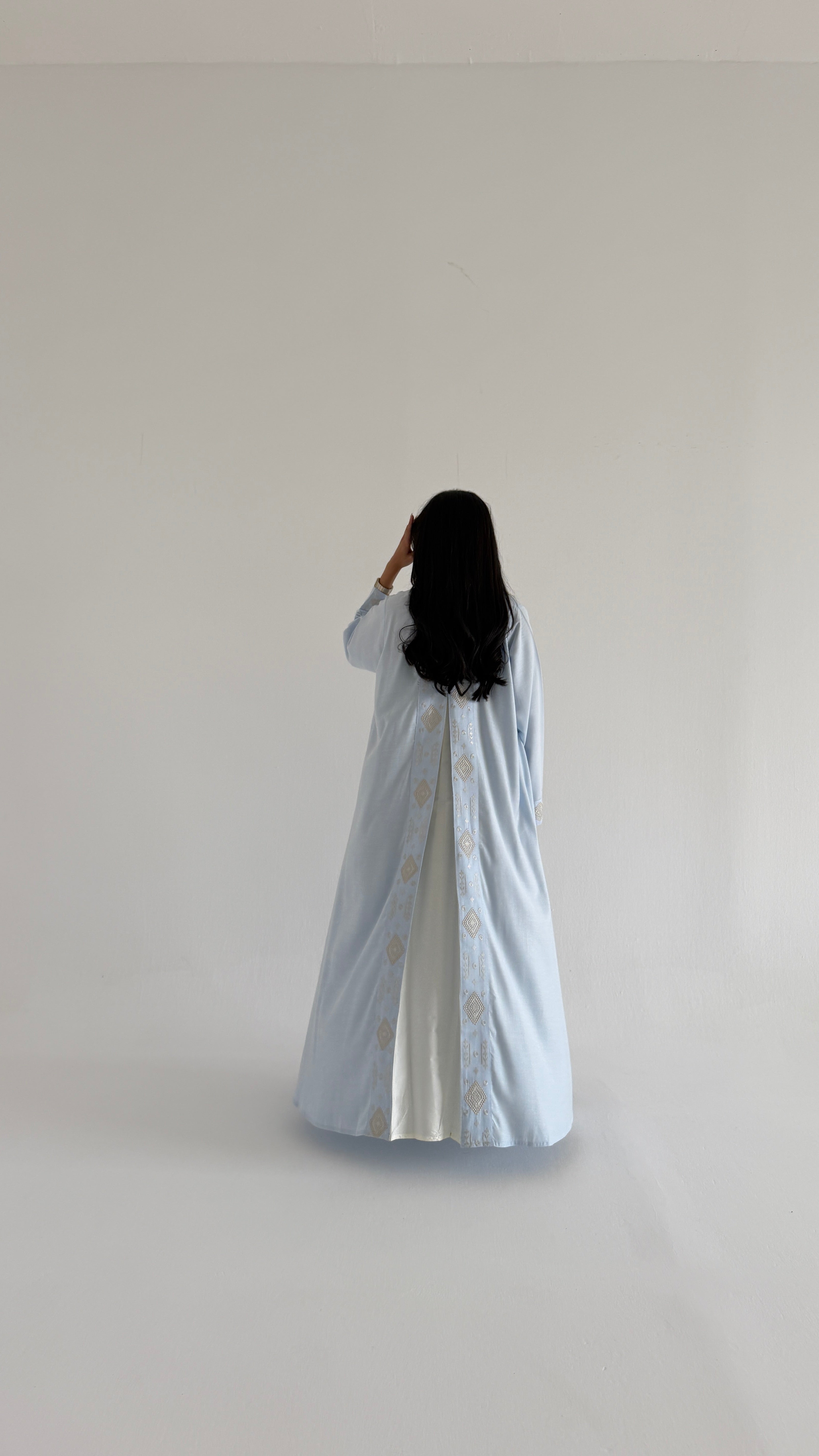 MWT1150 - عبايه لنن تطريز مع تدخيلة شانتون - Aya