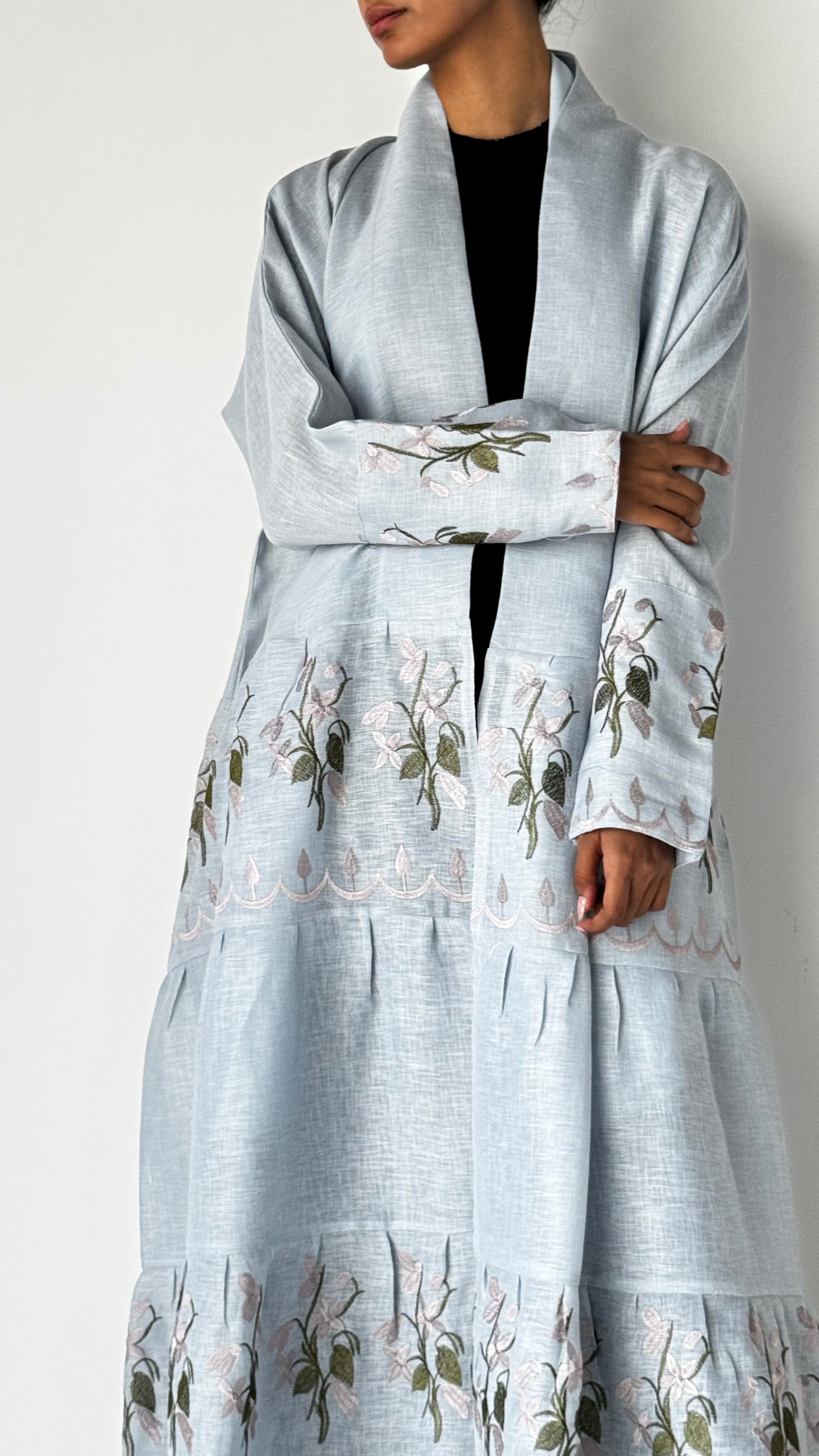 MW645 - Light Crepe Standing with Jacquard Half-Cloche