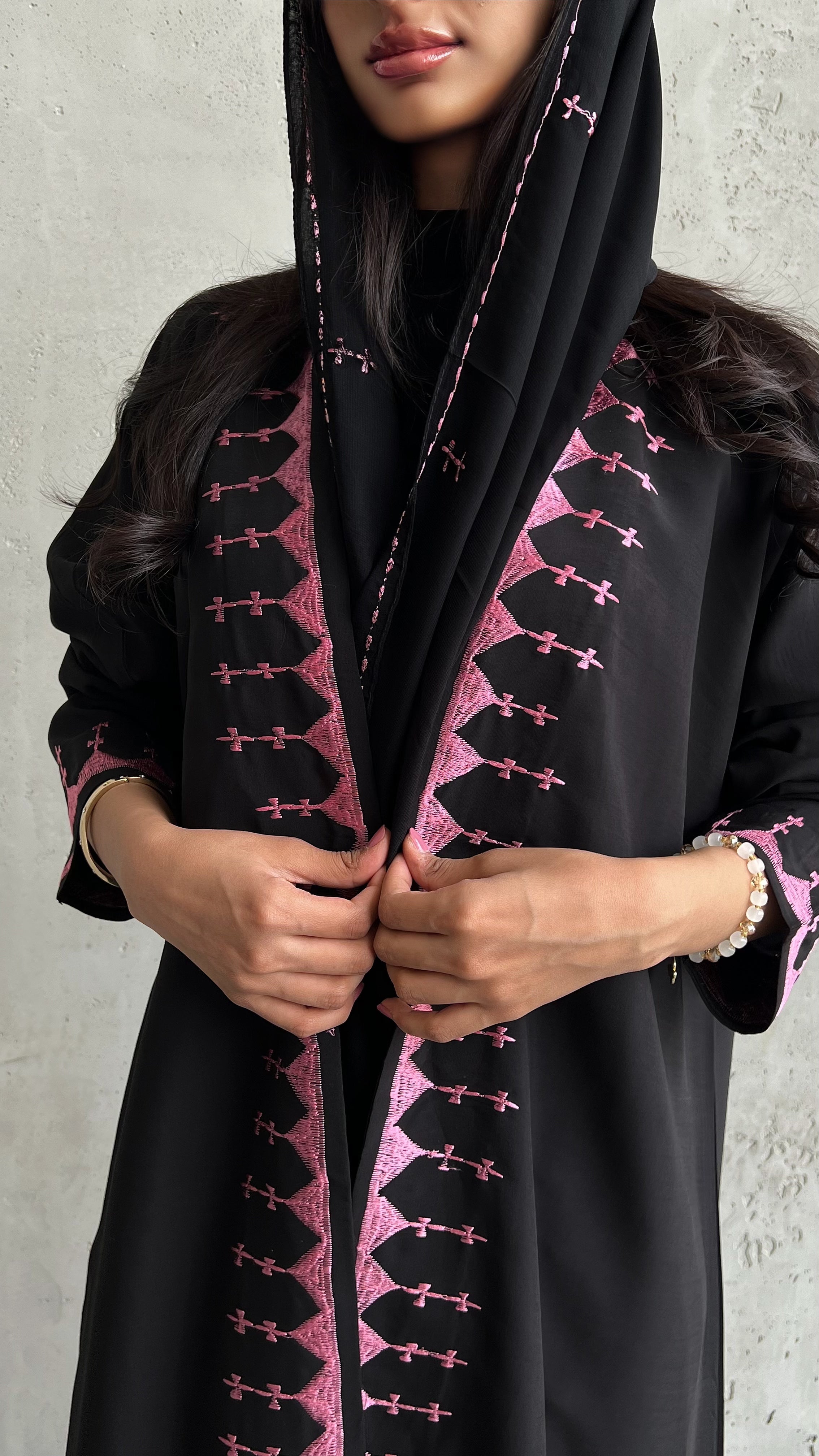 MWT77 - عبايه كريب ملكي مطرز كلوش - Aya