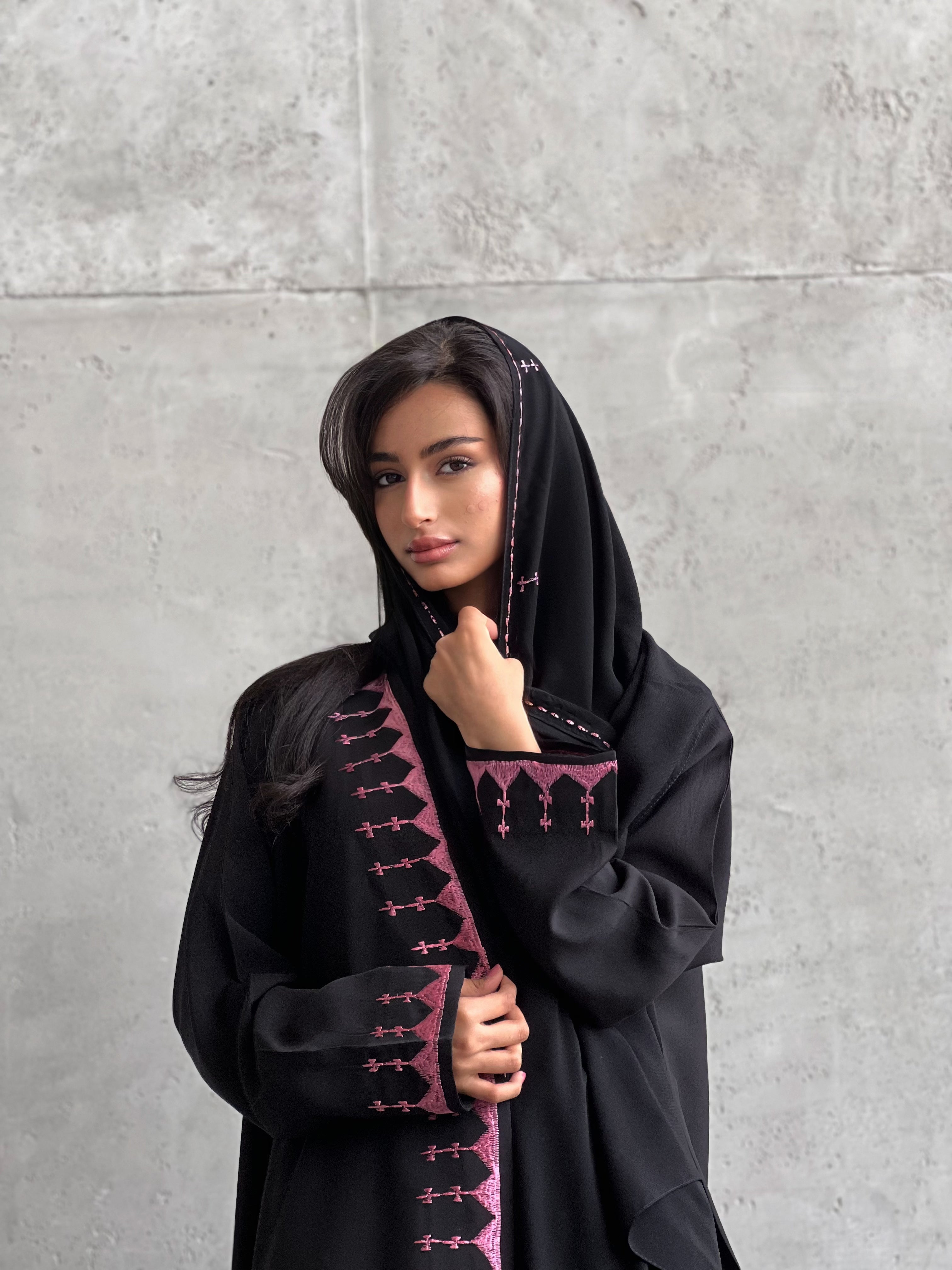 MWT77 - عبايه كريب ملكي مطرز كلوش - Aya