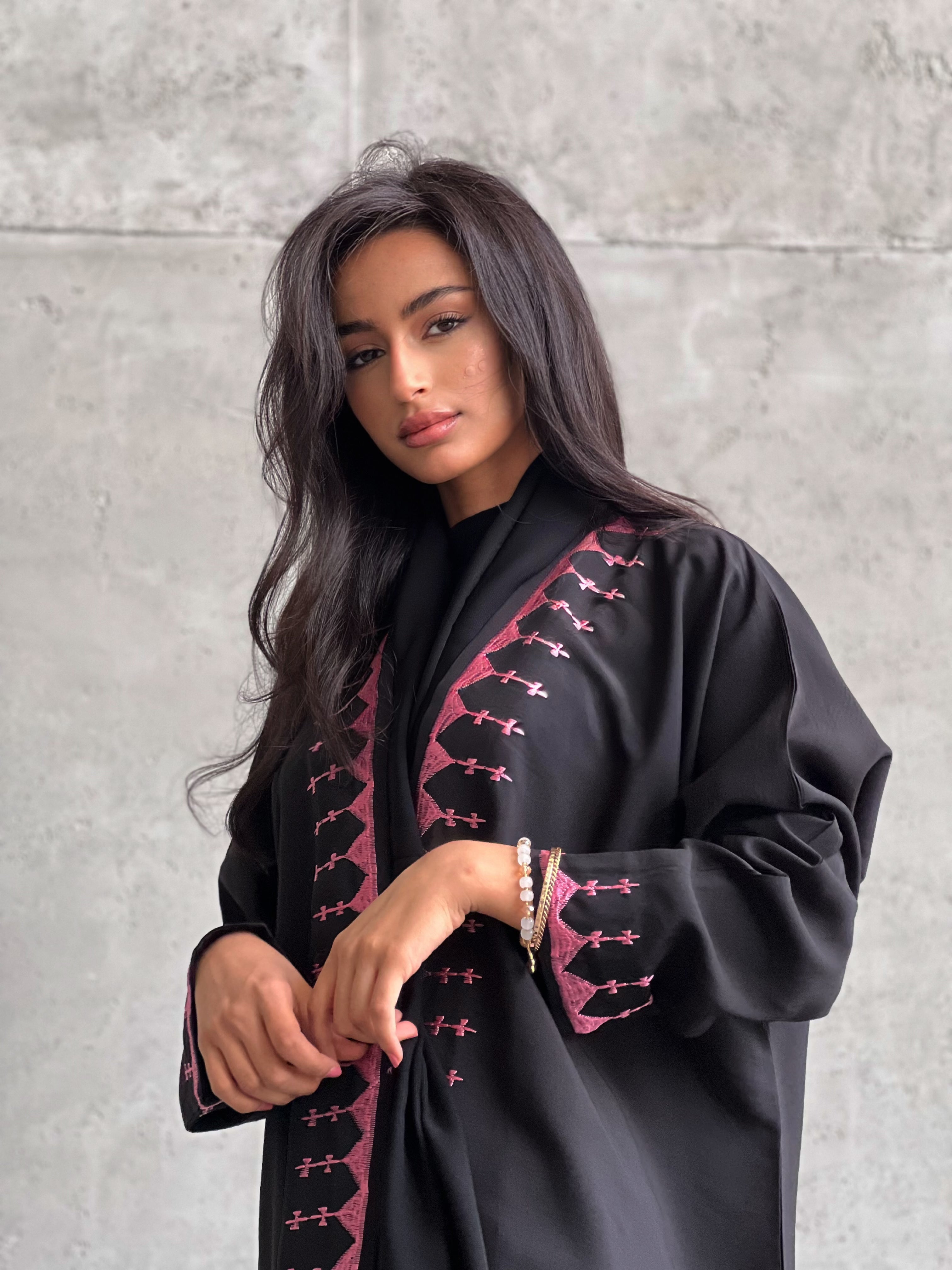 MWT77 - عبايه كريب ملكي مطرز كلوش - Aya