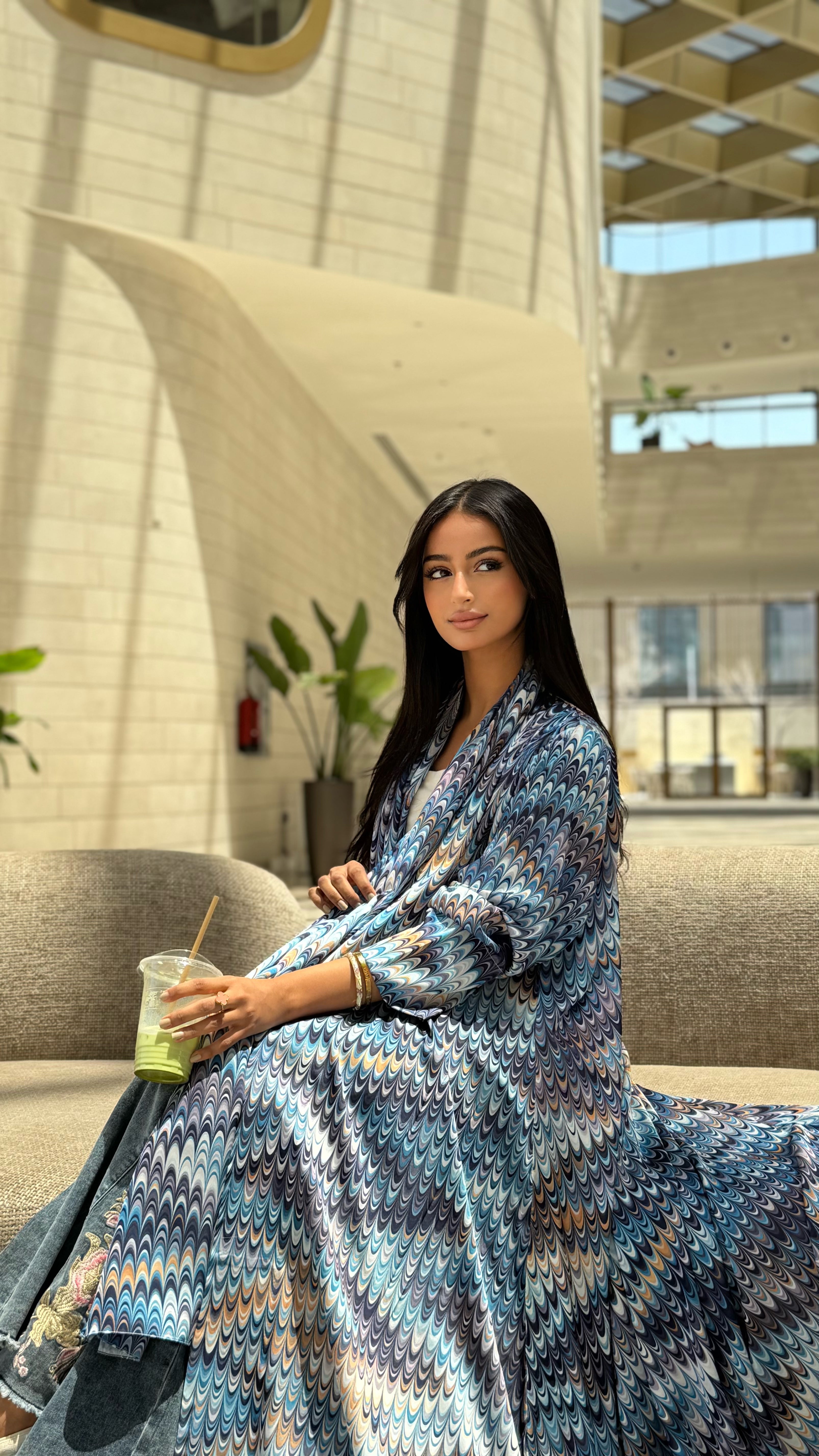MW1558 - عباية حرير طباعة دوائر زرقاء | Printed silk blue abaya - Aya