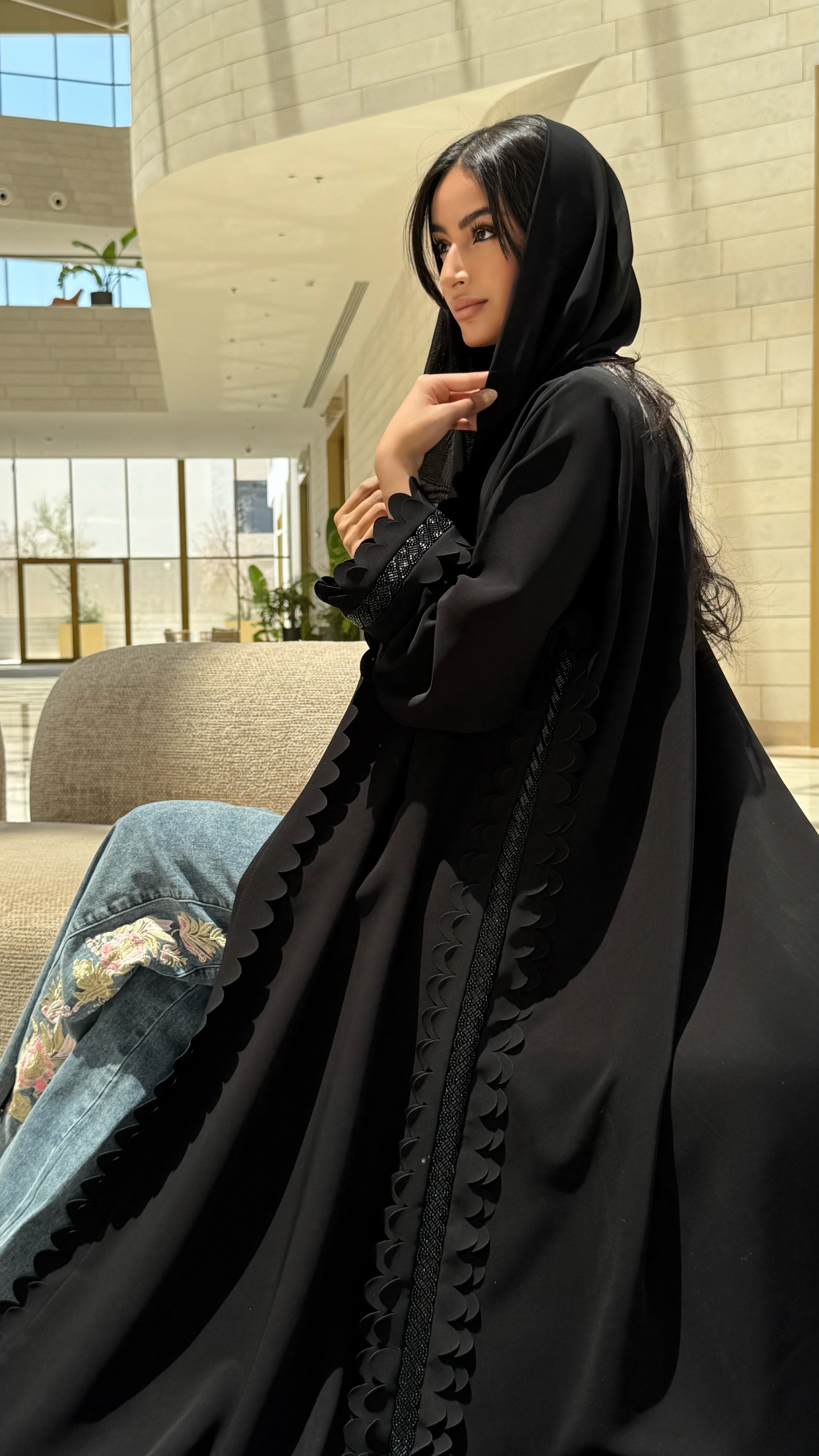 MW645 - Light Crepe Standing with Jacquard Half-Cloche