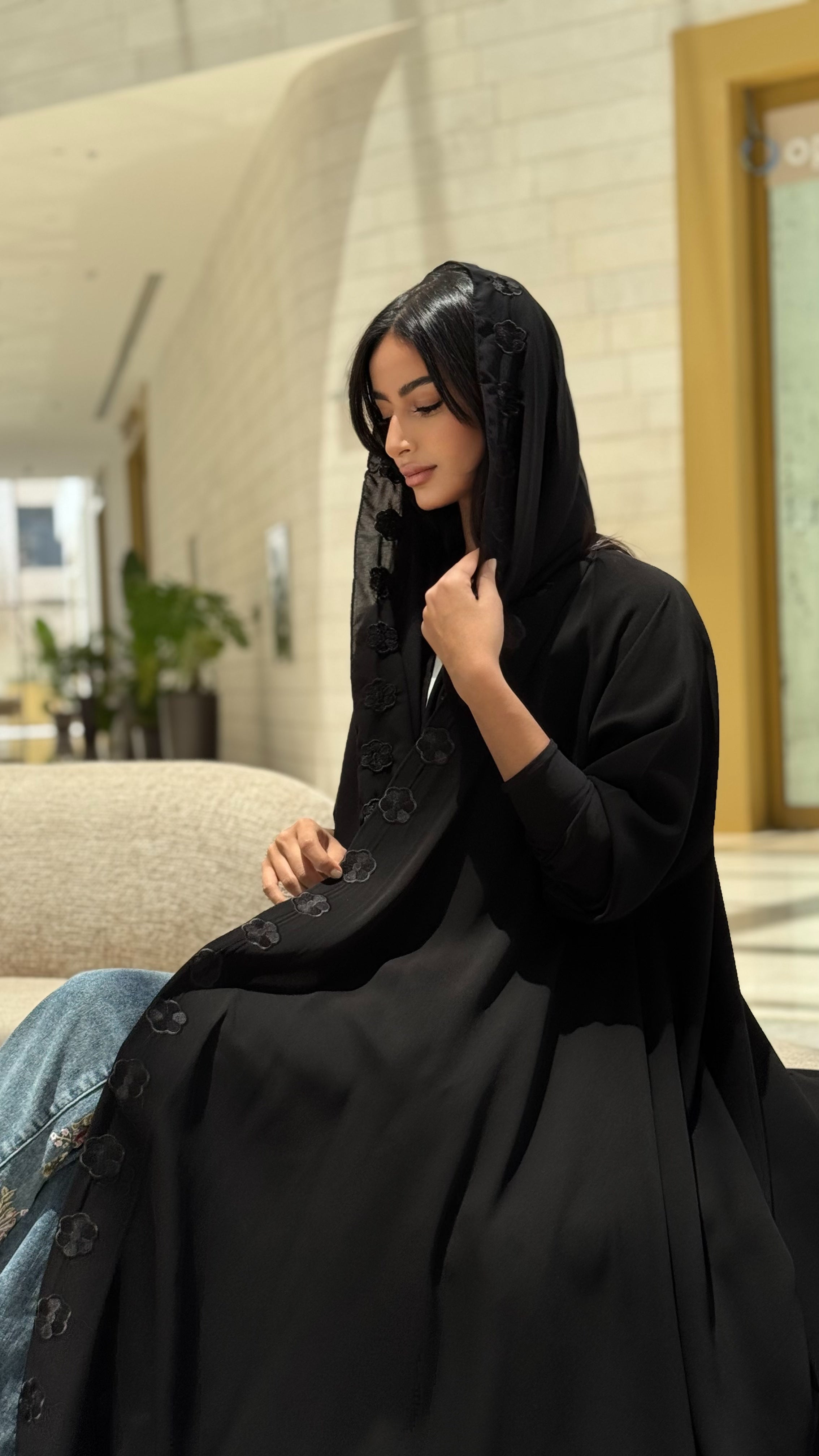 MW1588 - Black Bloom | عباية سوداء بتفاصيل ورود سوداء