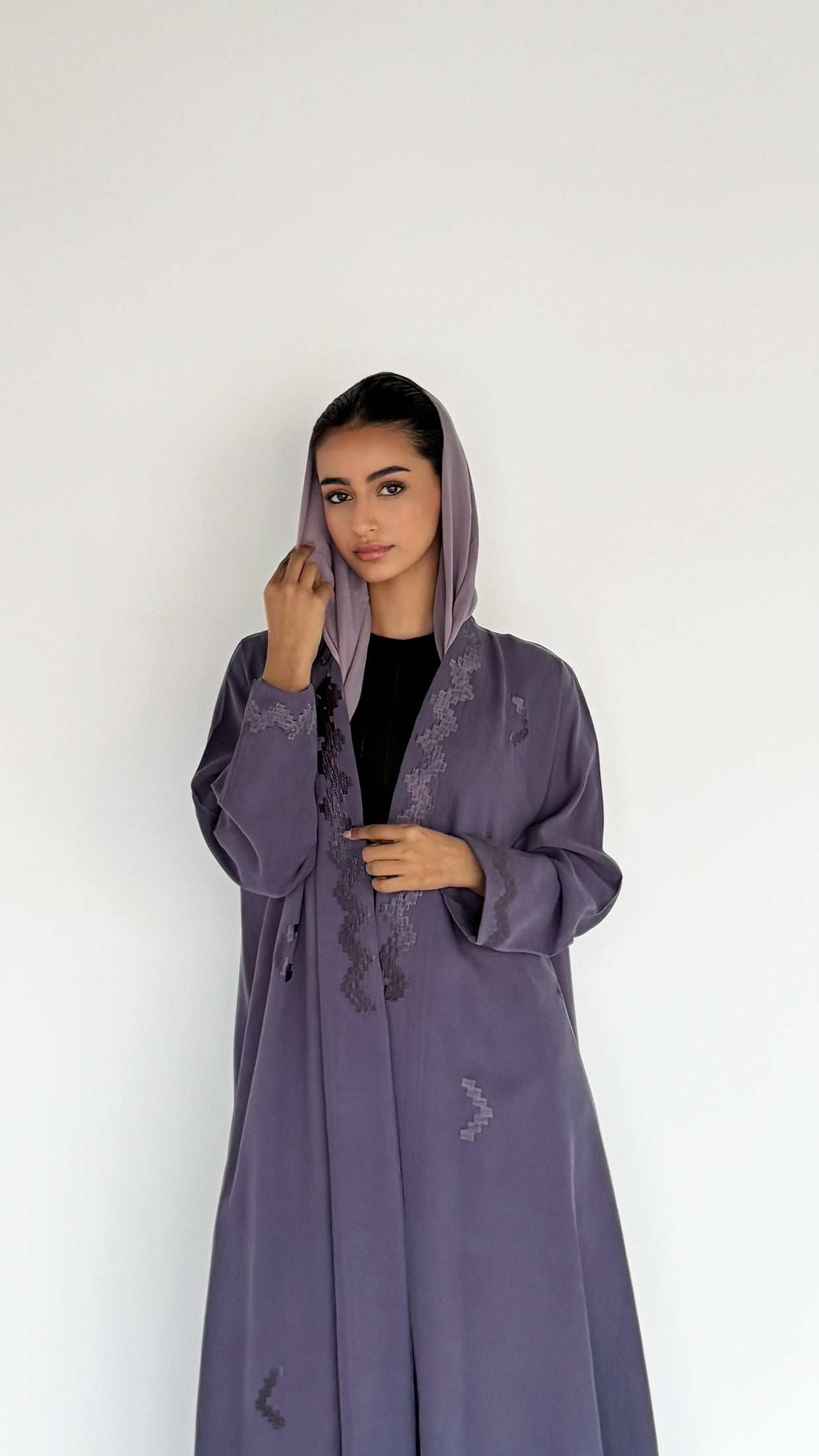 MWT372 - عباية تطريز بنفسجي فاتح - Aya