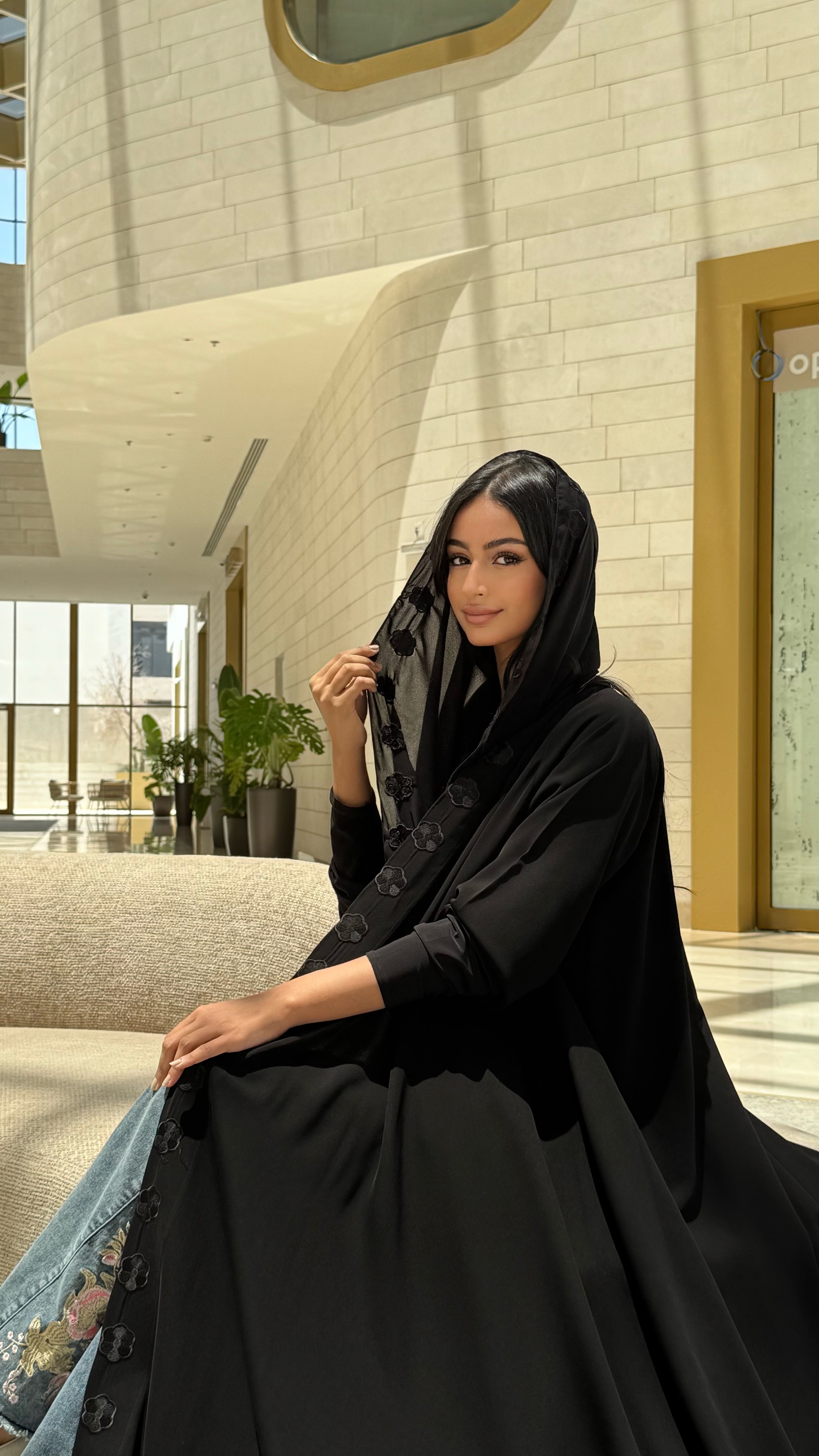 MW1588 - Black Bloom | عباية سوداء بتفاصيل ورود سوداء