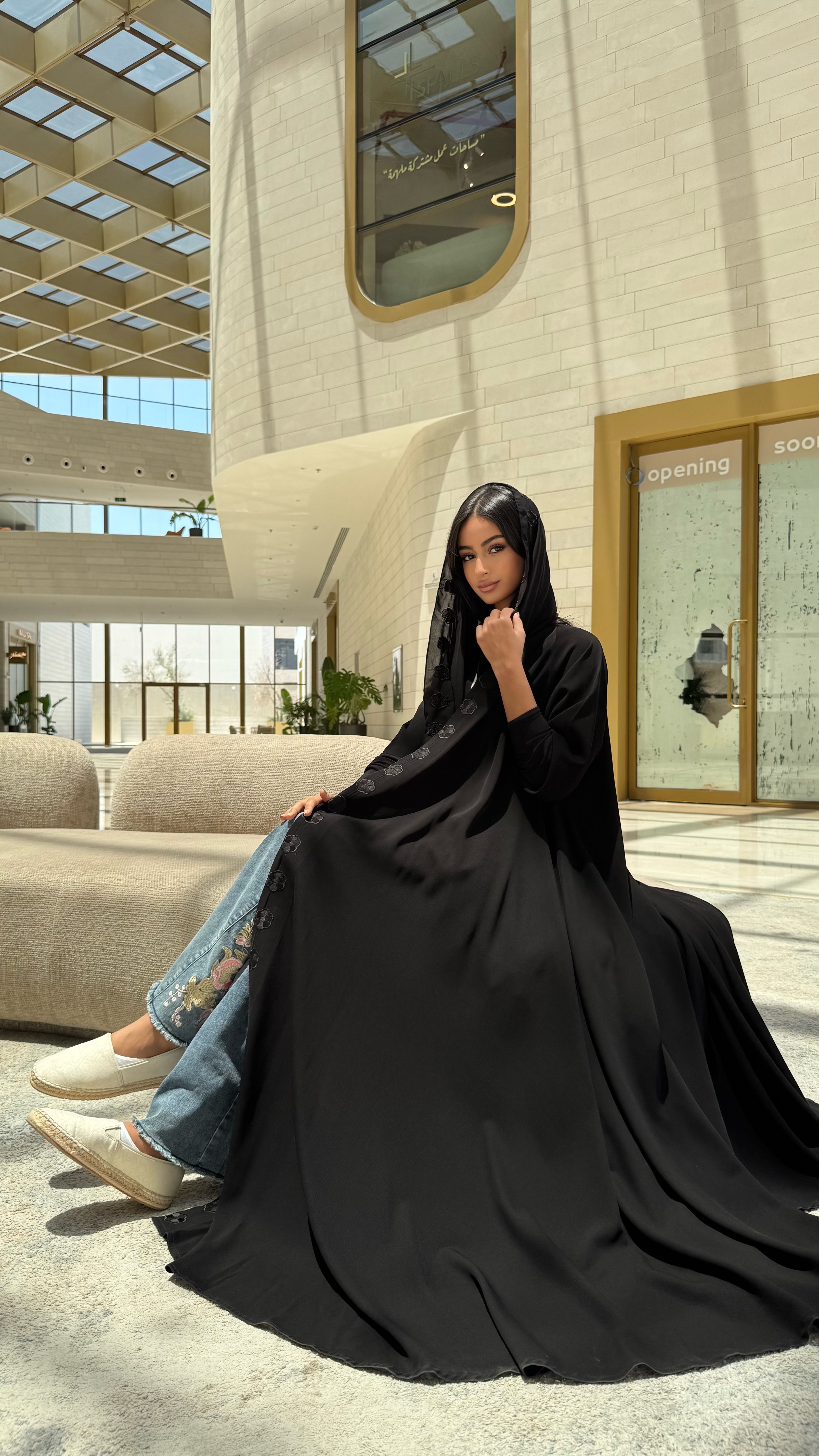 MW1588 - Black Bloom | عباية سوداء بتفاصيل ورود سوداء