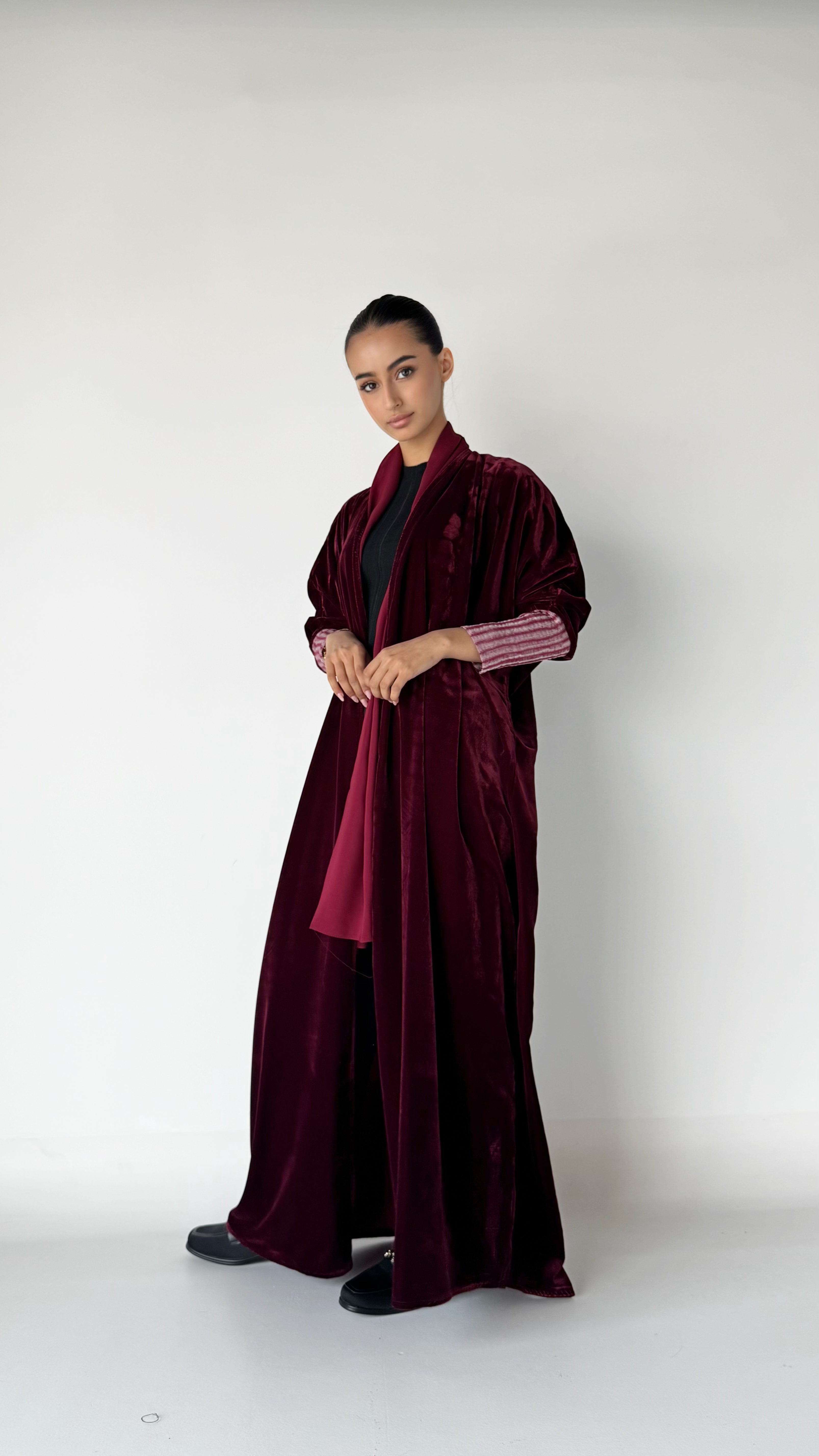 MW645 - Light Crepe Standing with Jacquard Half-Cloche