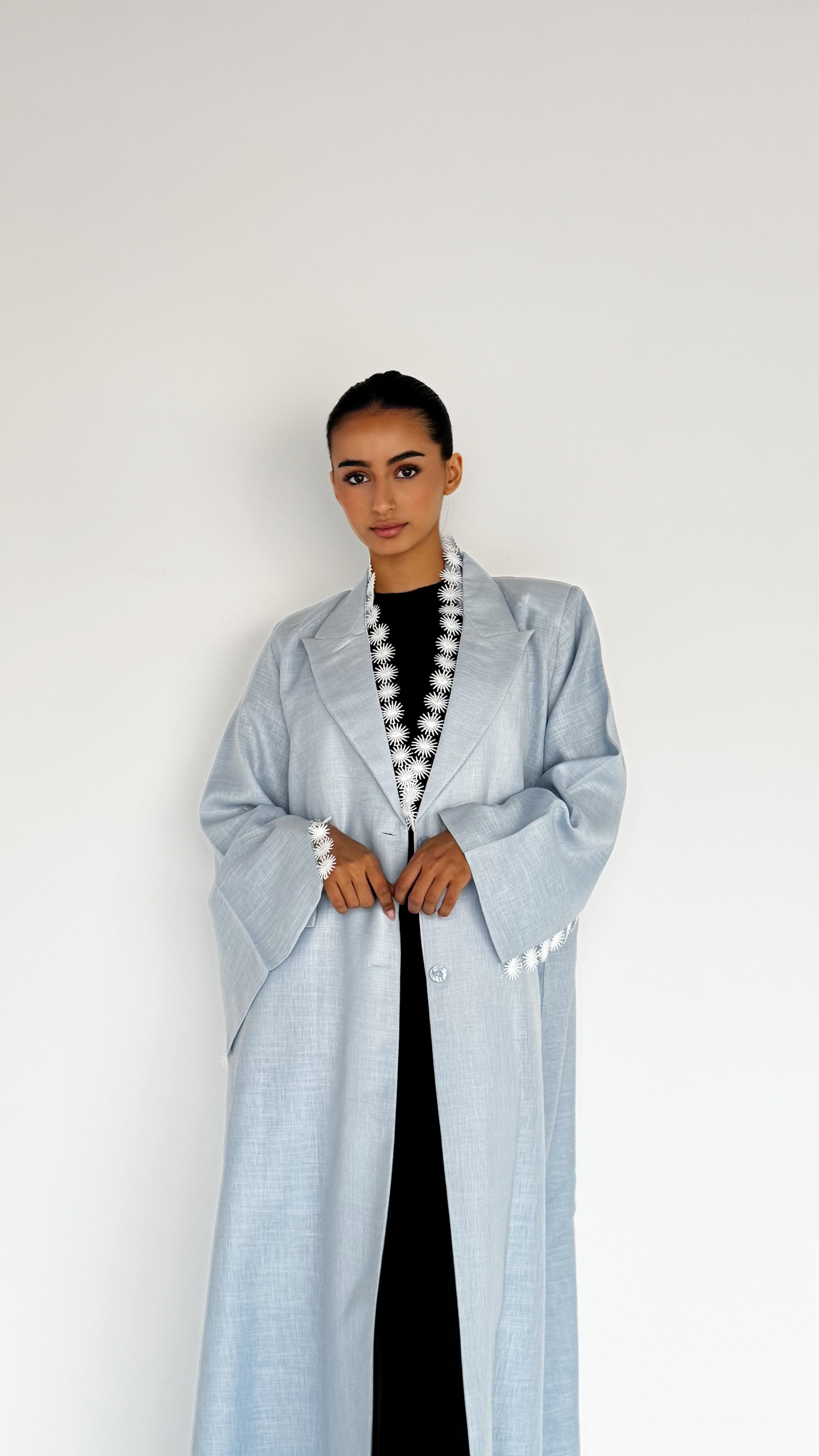 MW645 - Light Crepe Standing with Jacquard Half-Cloche