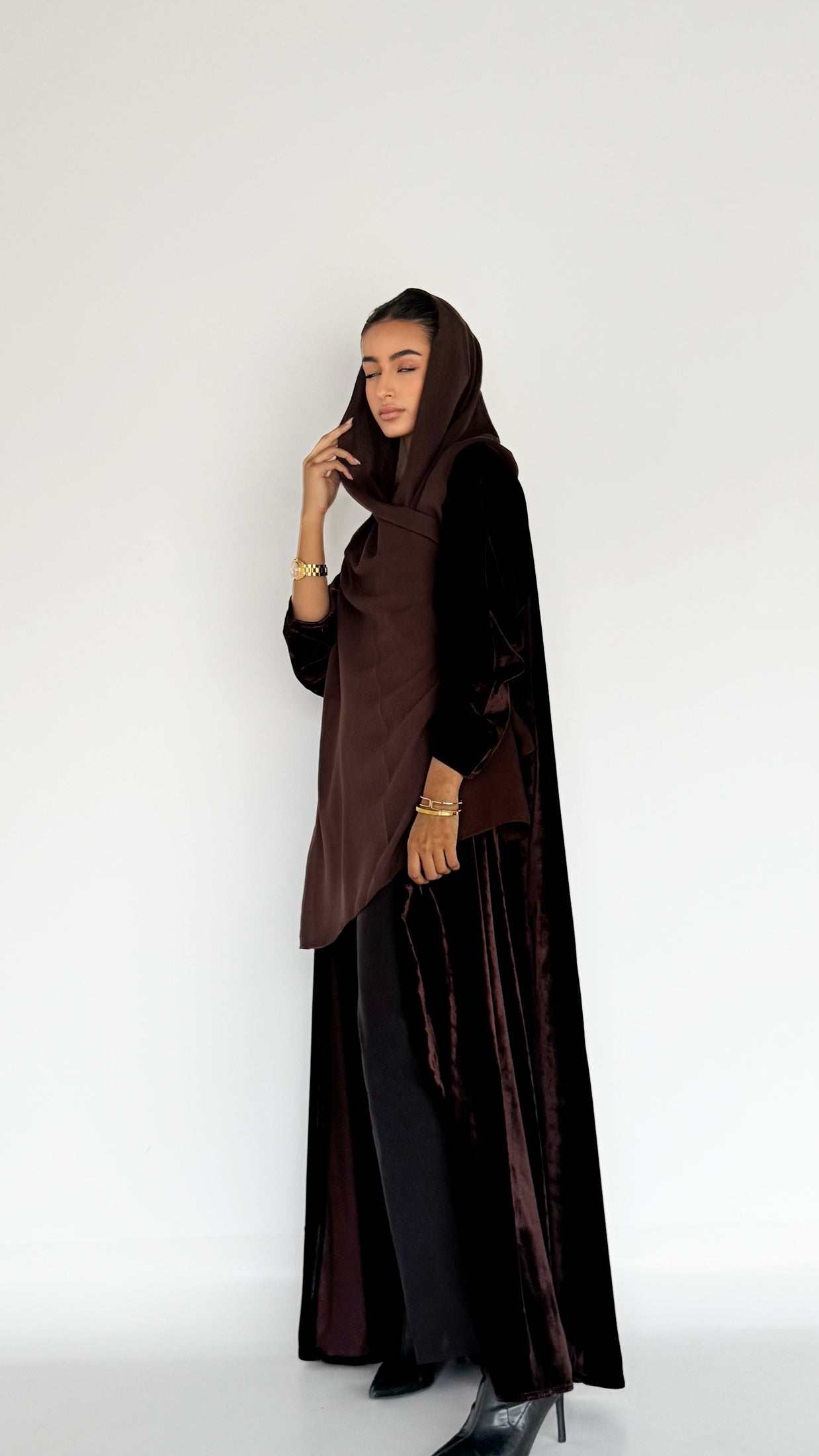 MW1755 -عباية مخمل سادة - Aya
